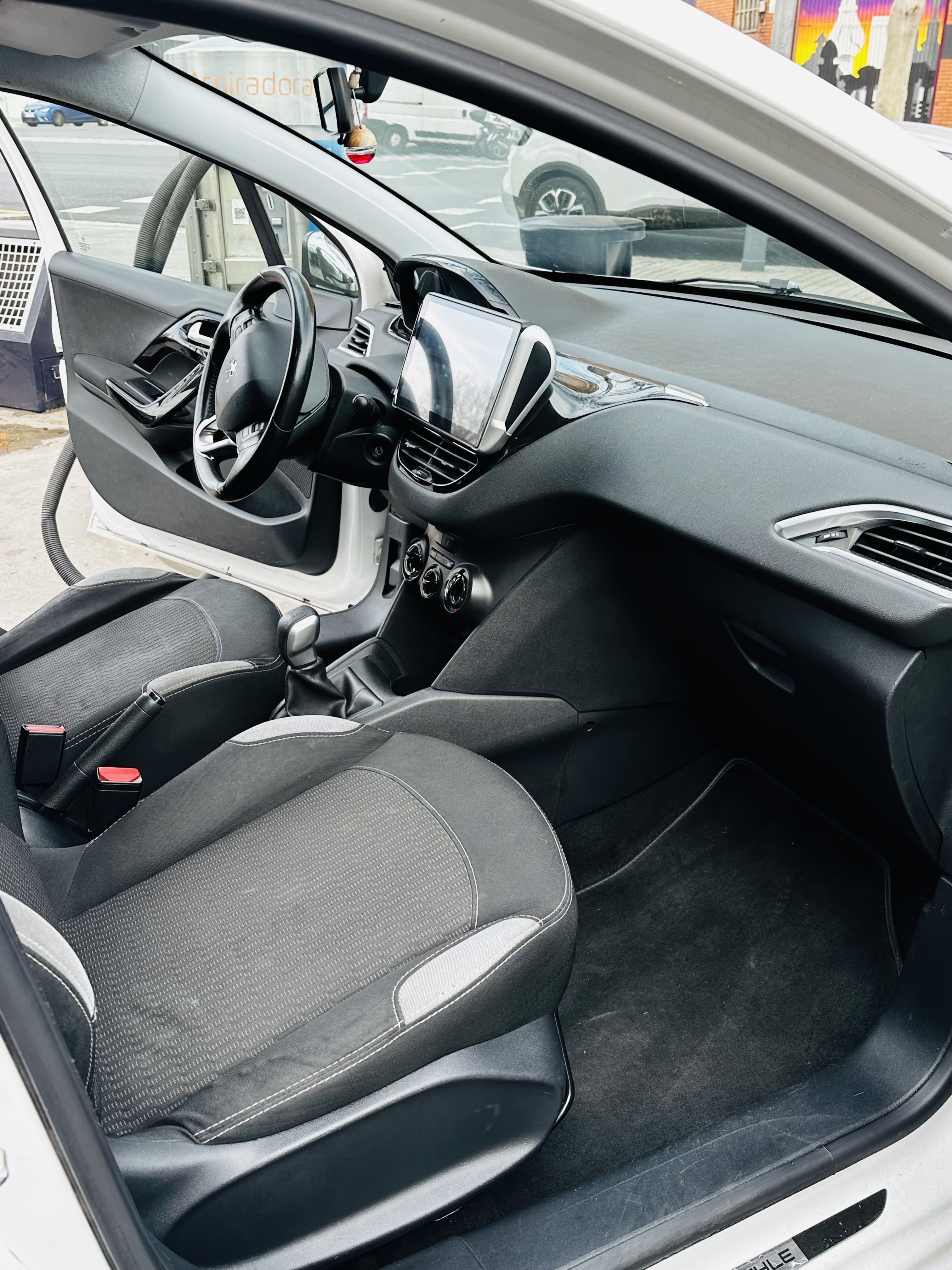 Peugeot 208 con Apple CarPlay