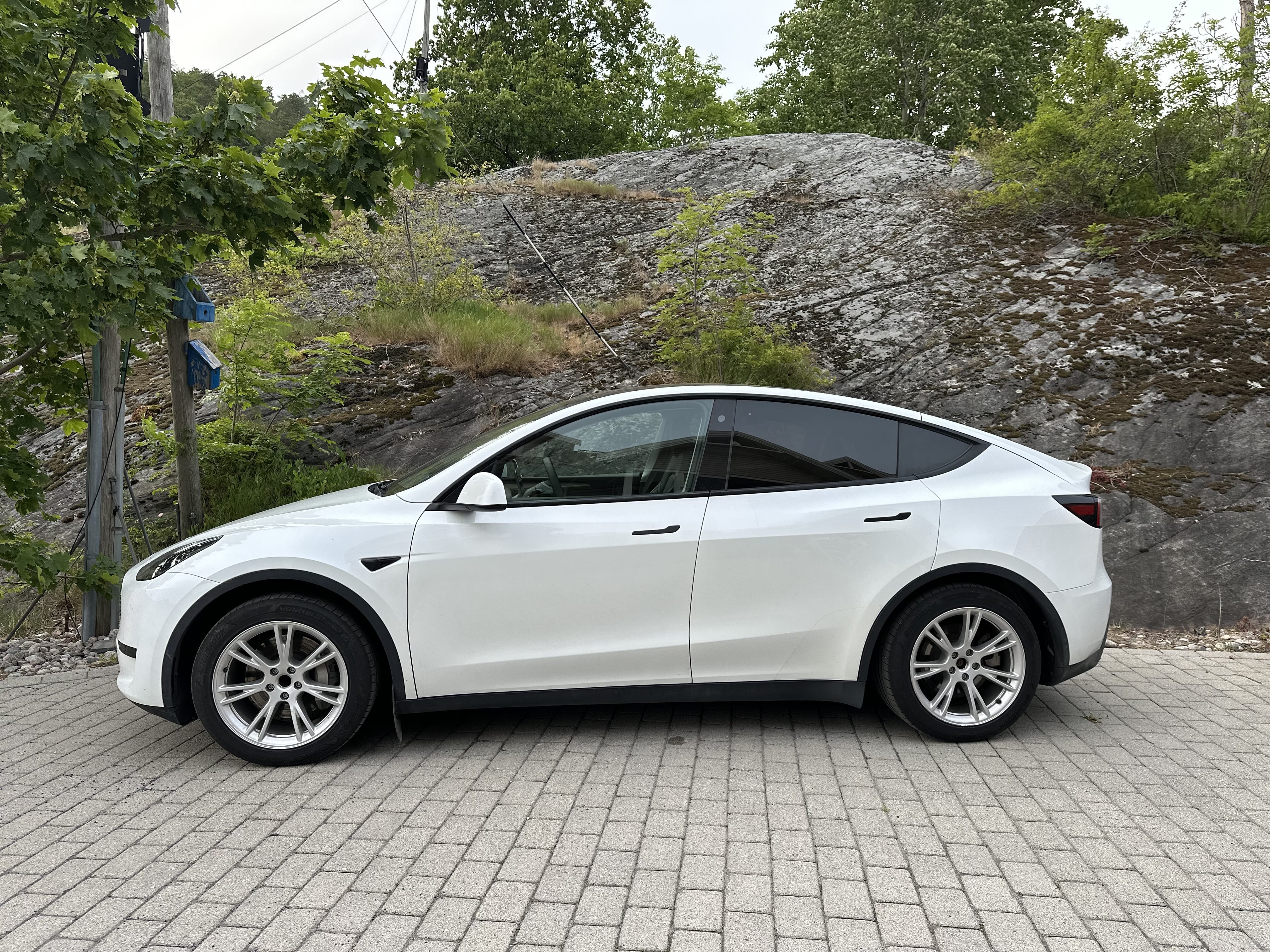 Tesla Model Y med Aircondition
