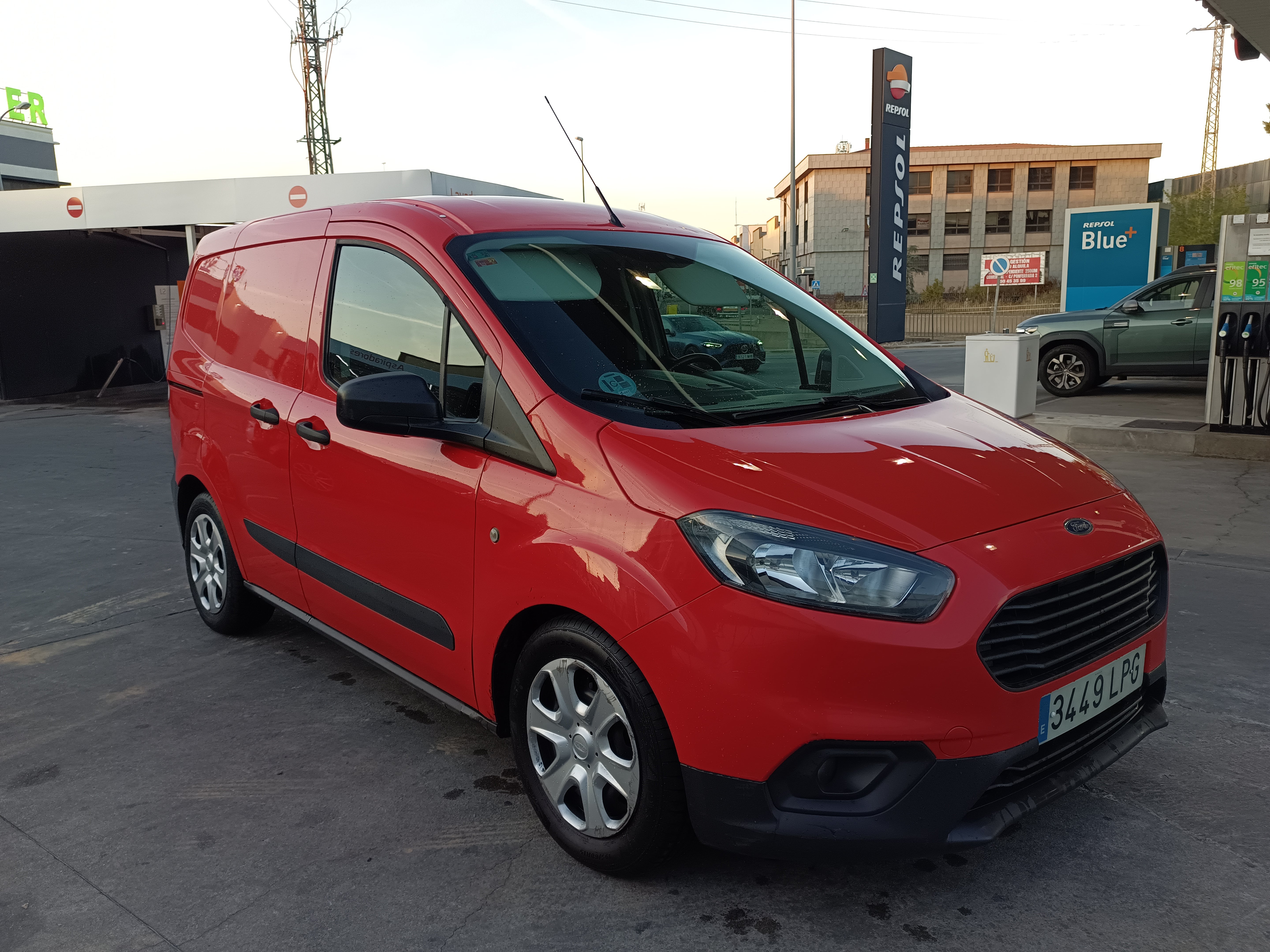 Ford Transit Courier Furgoneta con Radio 
