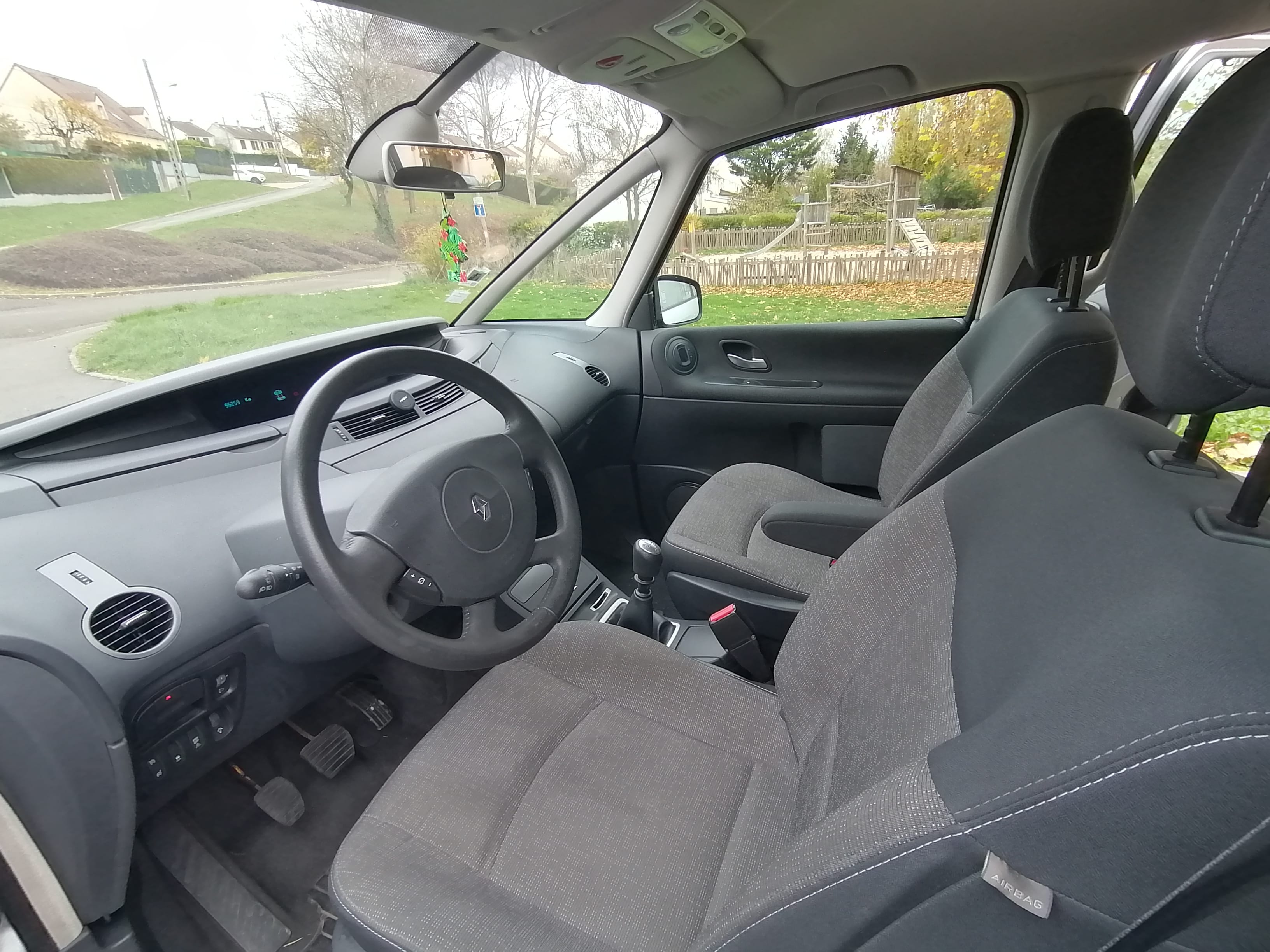 Renault Grand Espace 2l diesel 150ch 7 places avec Siège bébé