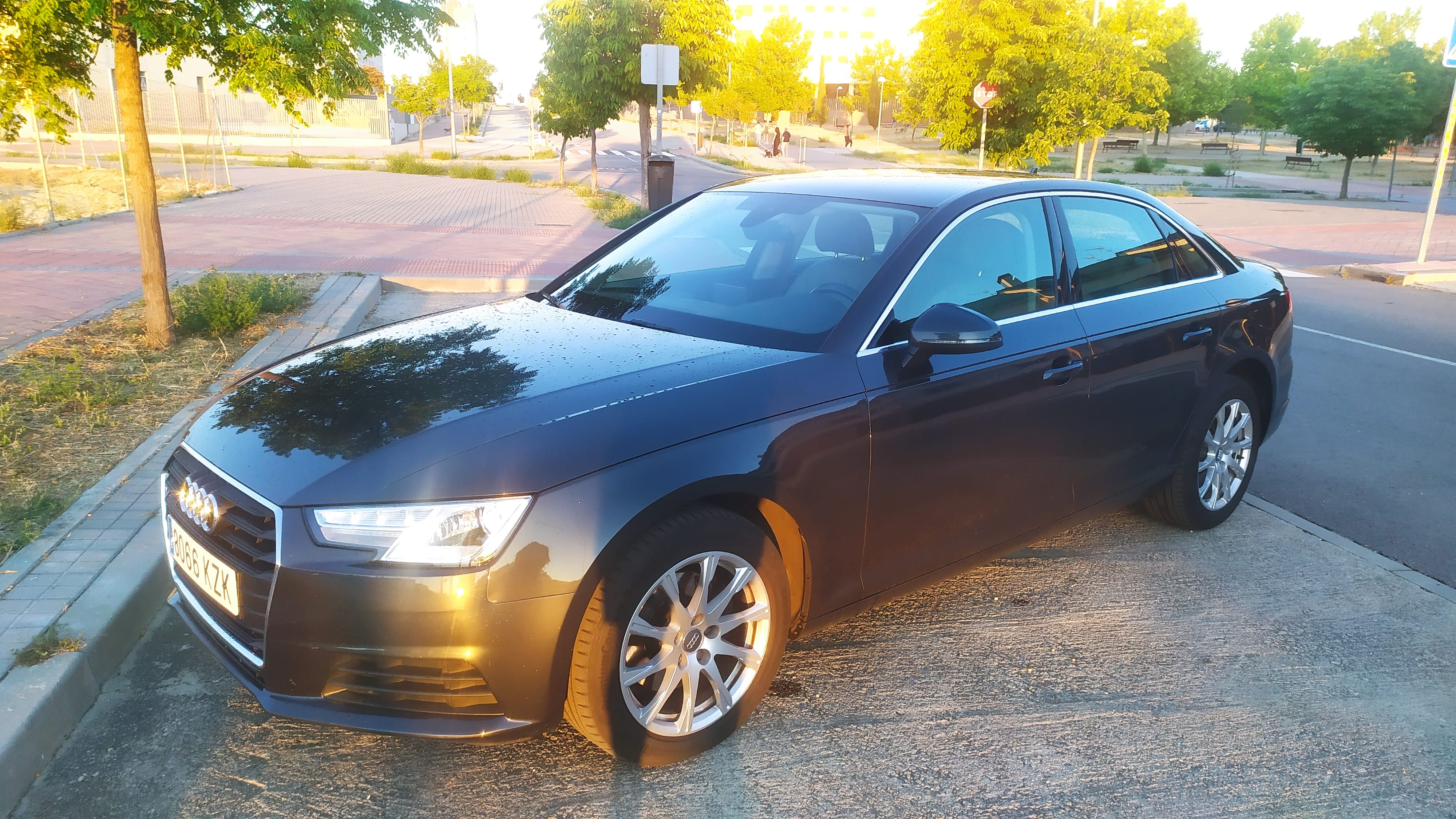 Audi A4 2.0 S-Tronic Limousine con Aire acondicionado
