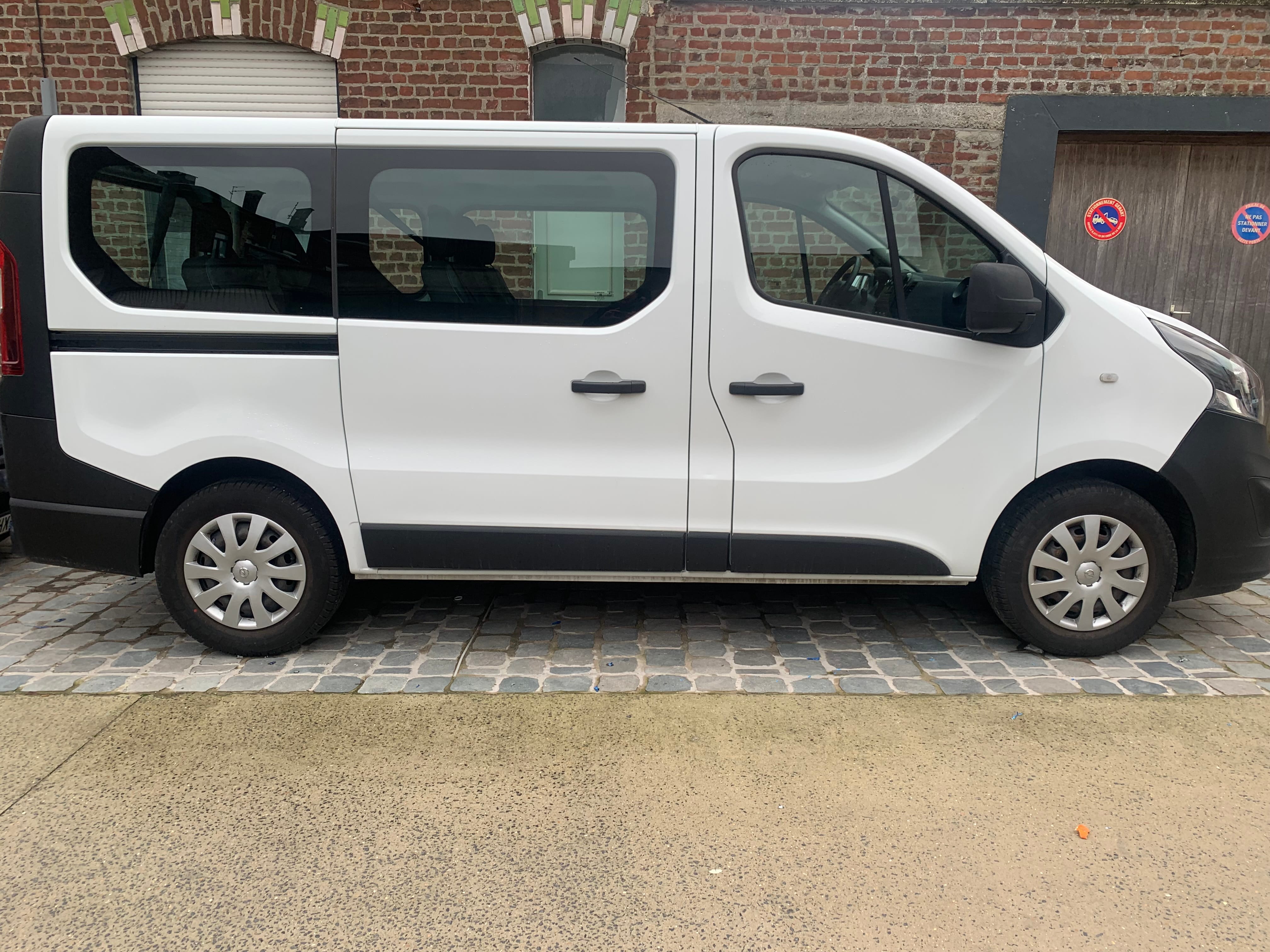 Opel Vivaro Combi avec Climatisation