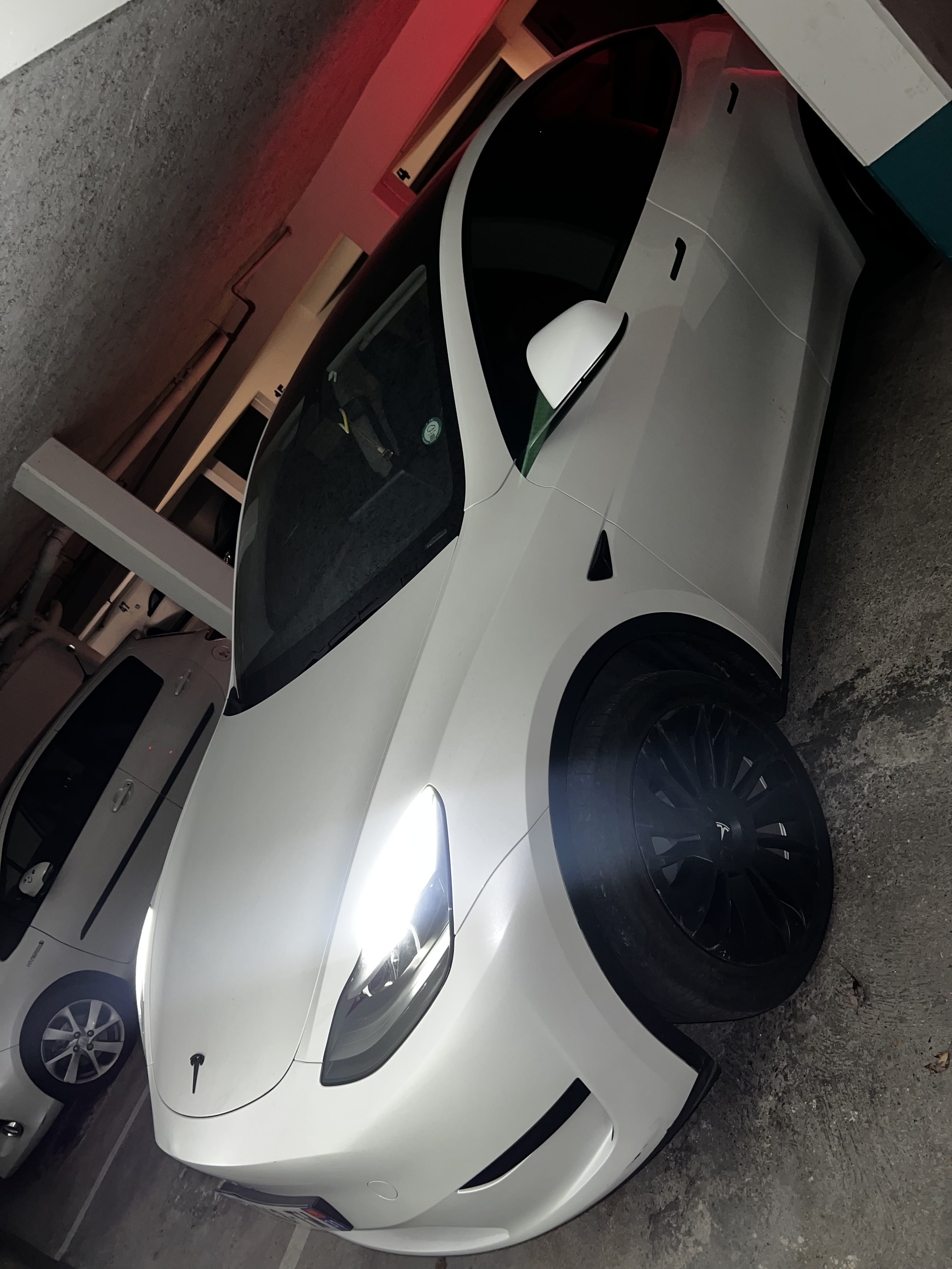 Tesla Model Y, 2023, Électrique, automatique