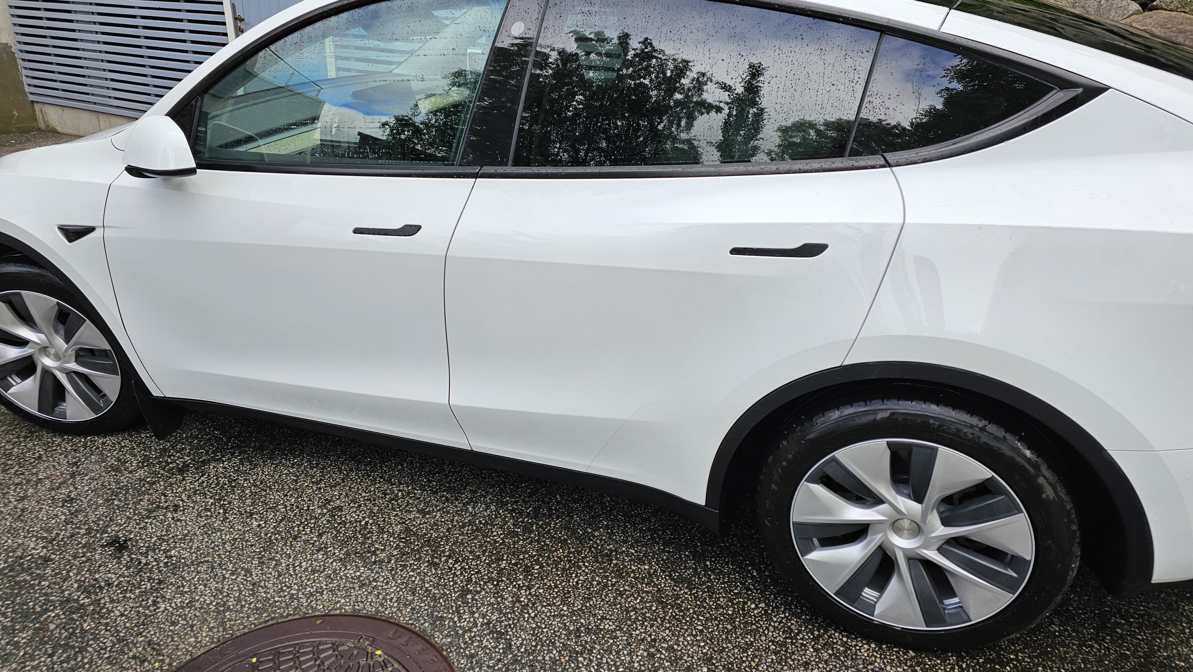 Tesla Model Y med GPS
