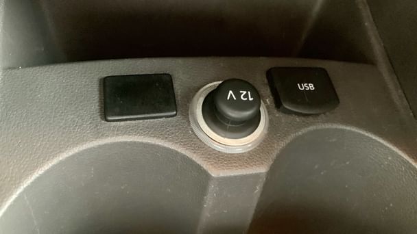 Volkswagen Polo Louez la Volkswagen Polo TDI – Dynamisme, Confort et Économie de Carburant !