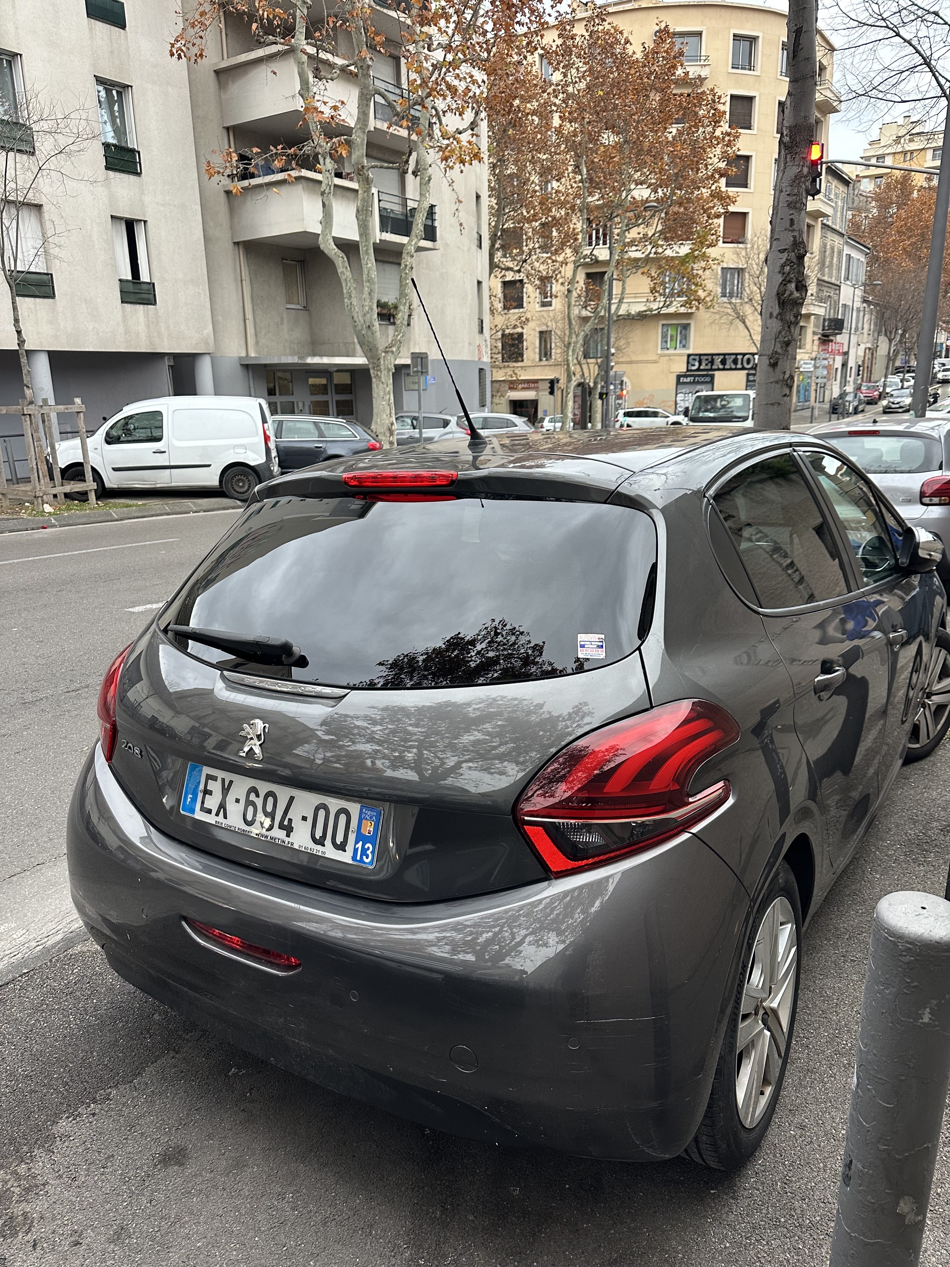 Peugeot 208 con Aire acondicionado