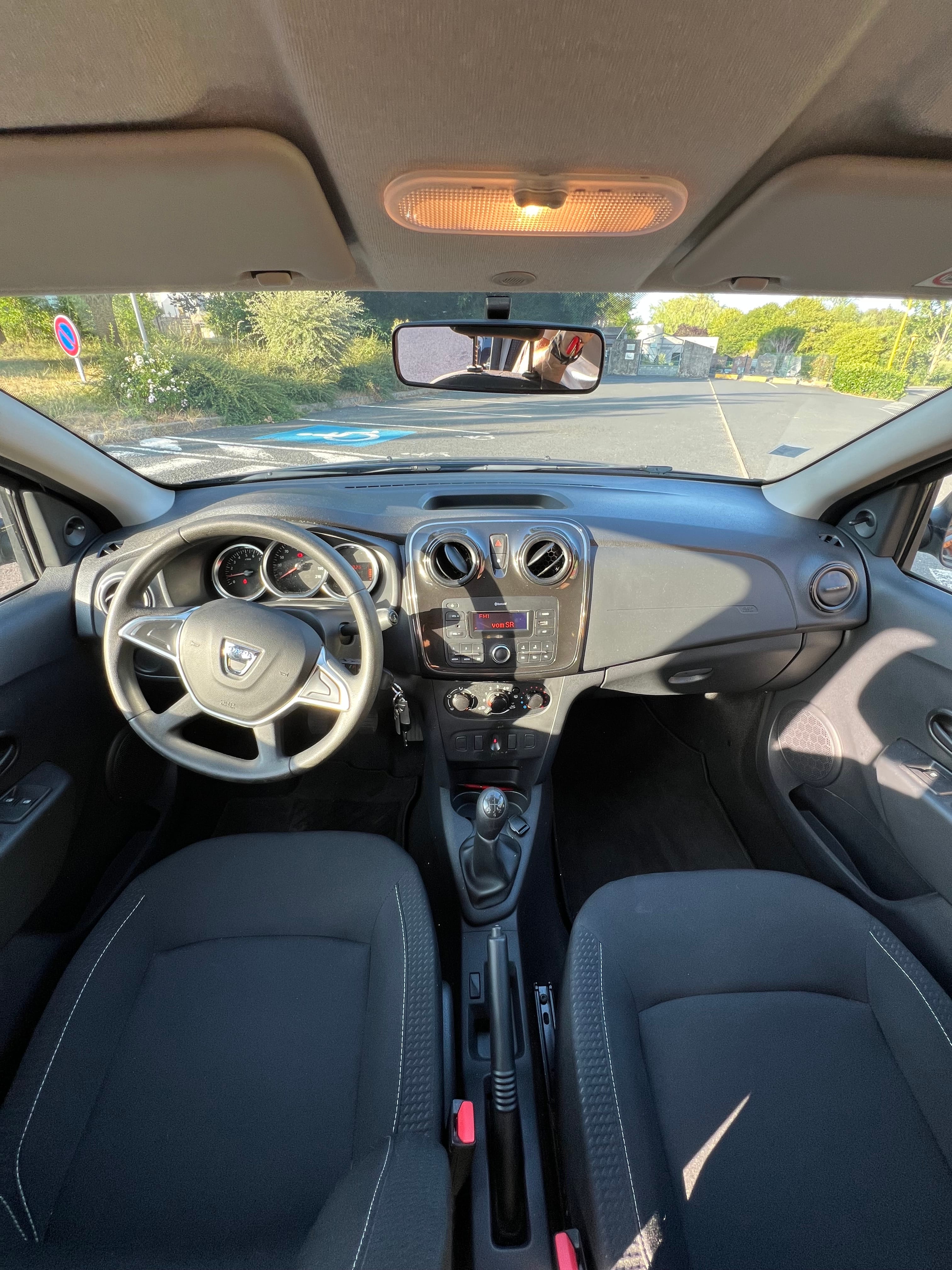 Dacia Sandero 0.9 sce avec Autoradio