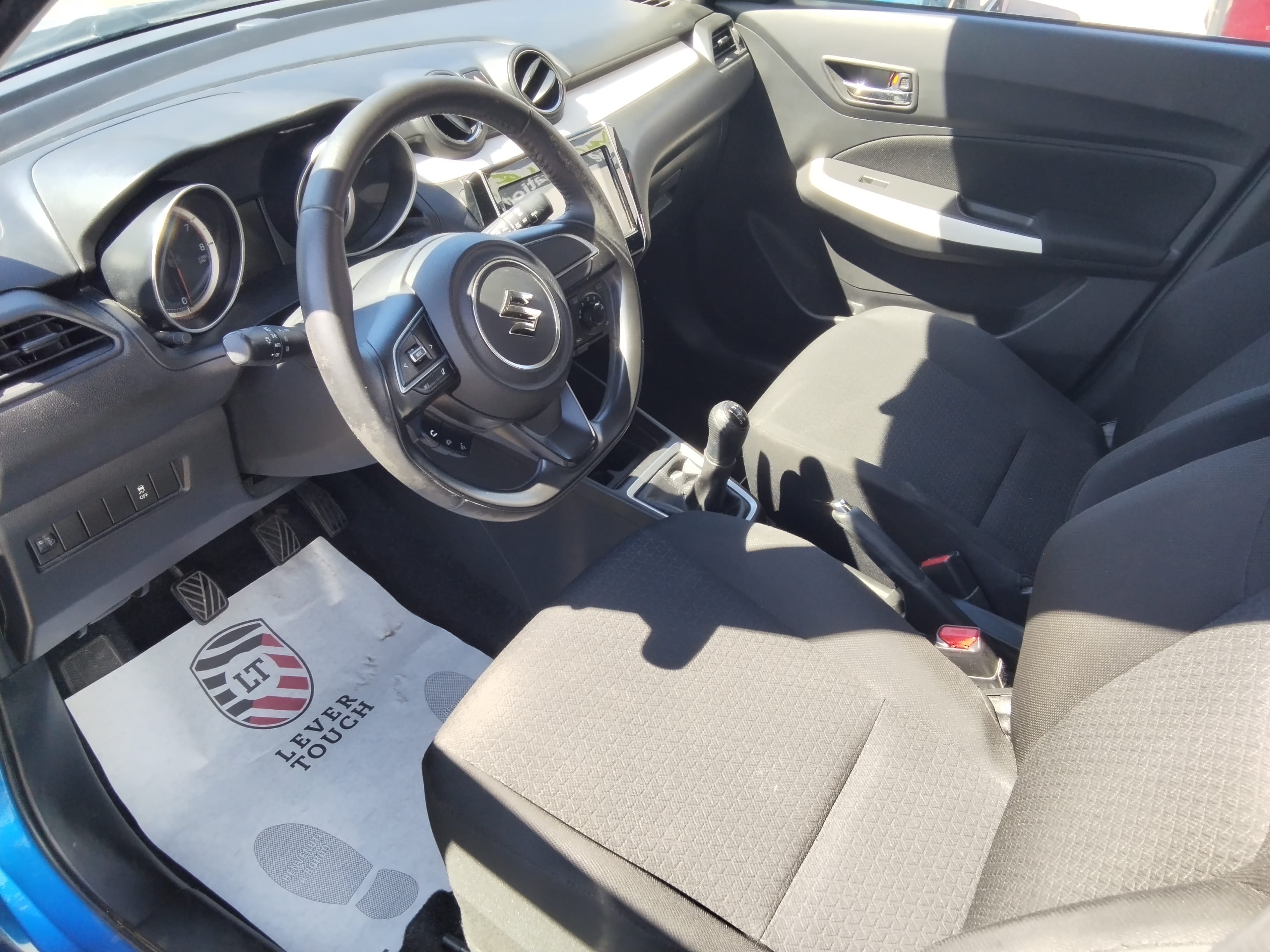 Suzuki Swift 1.2 dualjet 82 CV avec GPS