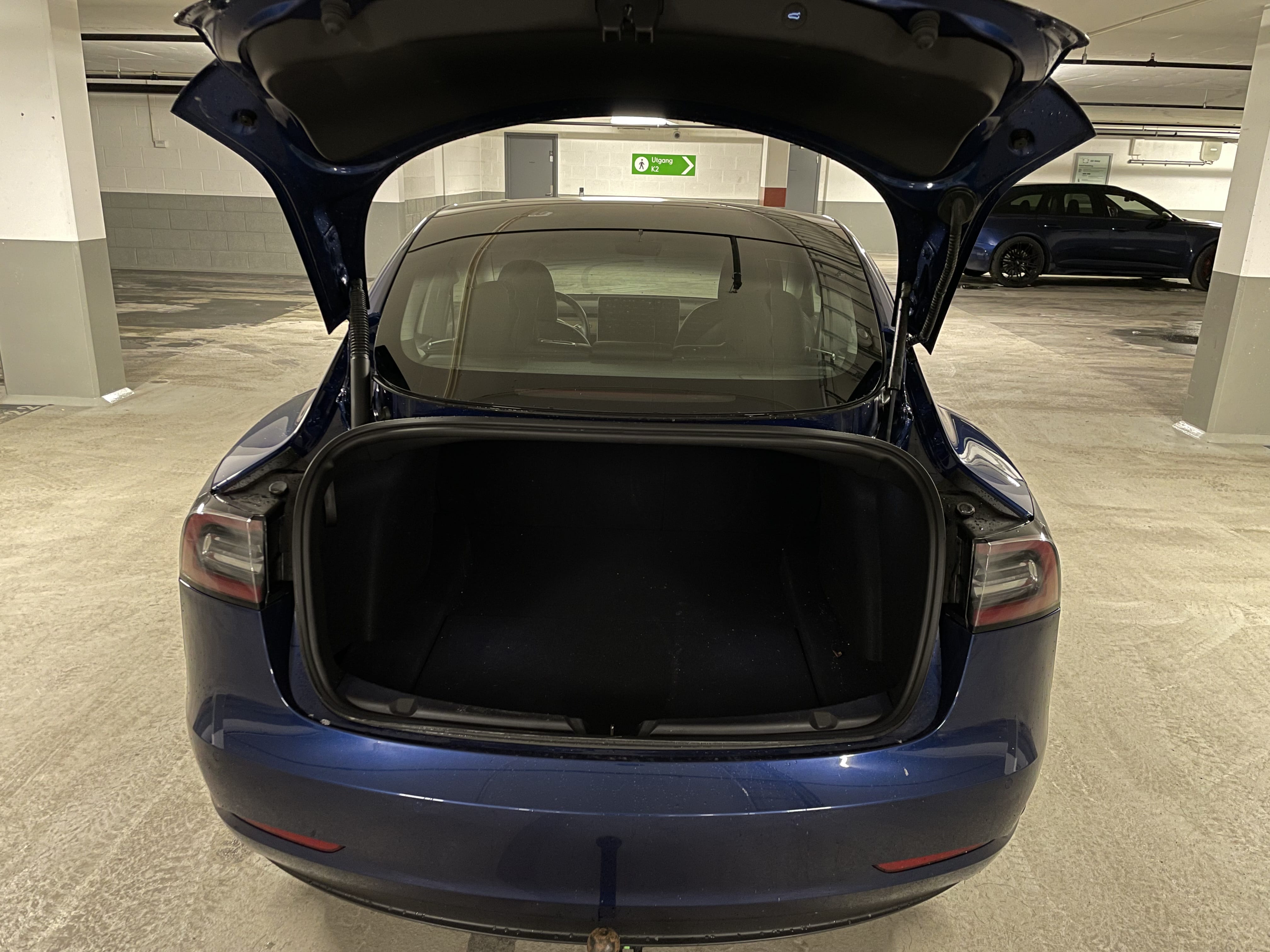 Tesla Model 3 (LR AWD) med Dashcam