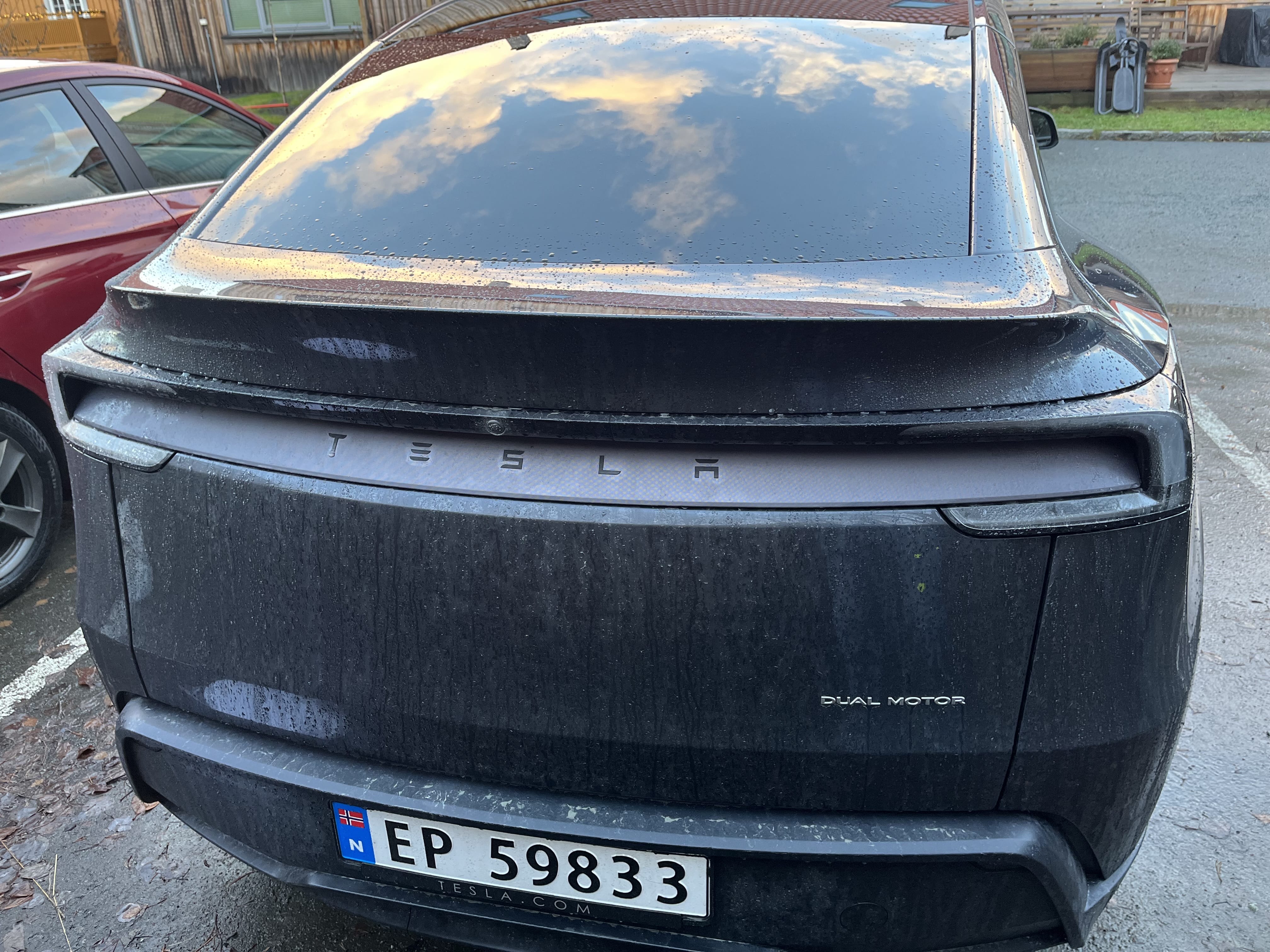 Tesla Model Y Long Range Ny des. 2025, ved togstasjon Rotvoll. 22 min flytog fra Værnes, 7 min fra Trondheim S med Aircondition