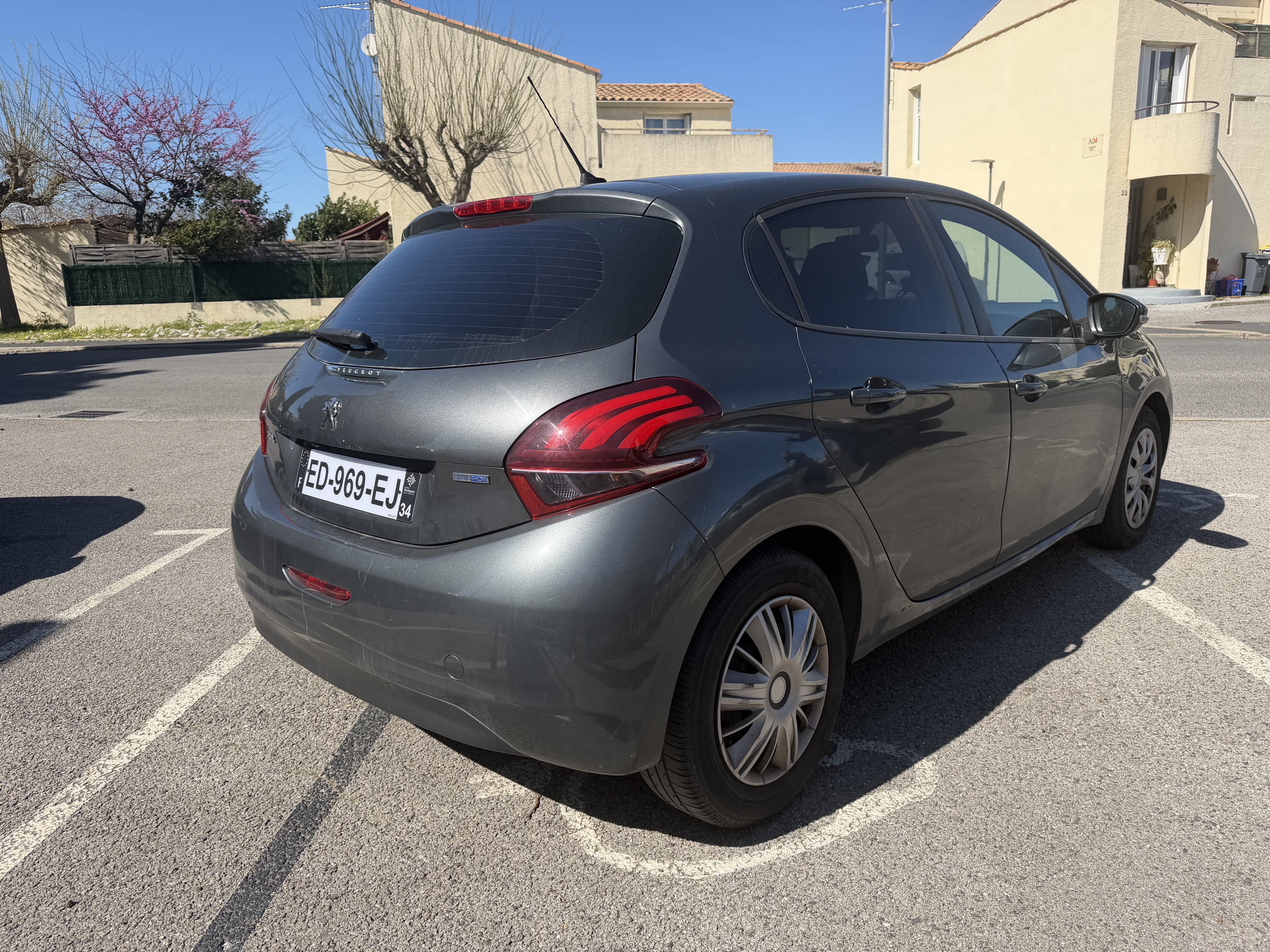Peugeot 208 avec GPS