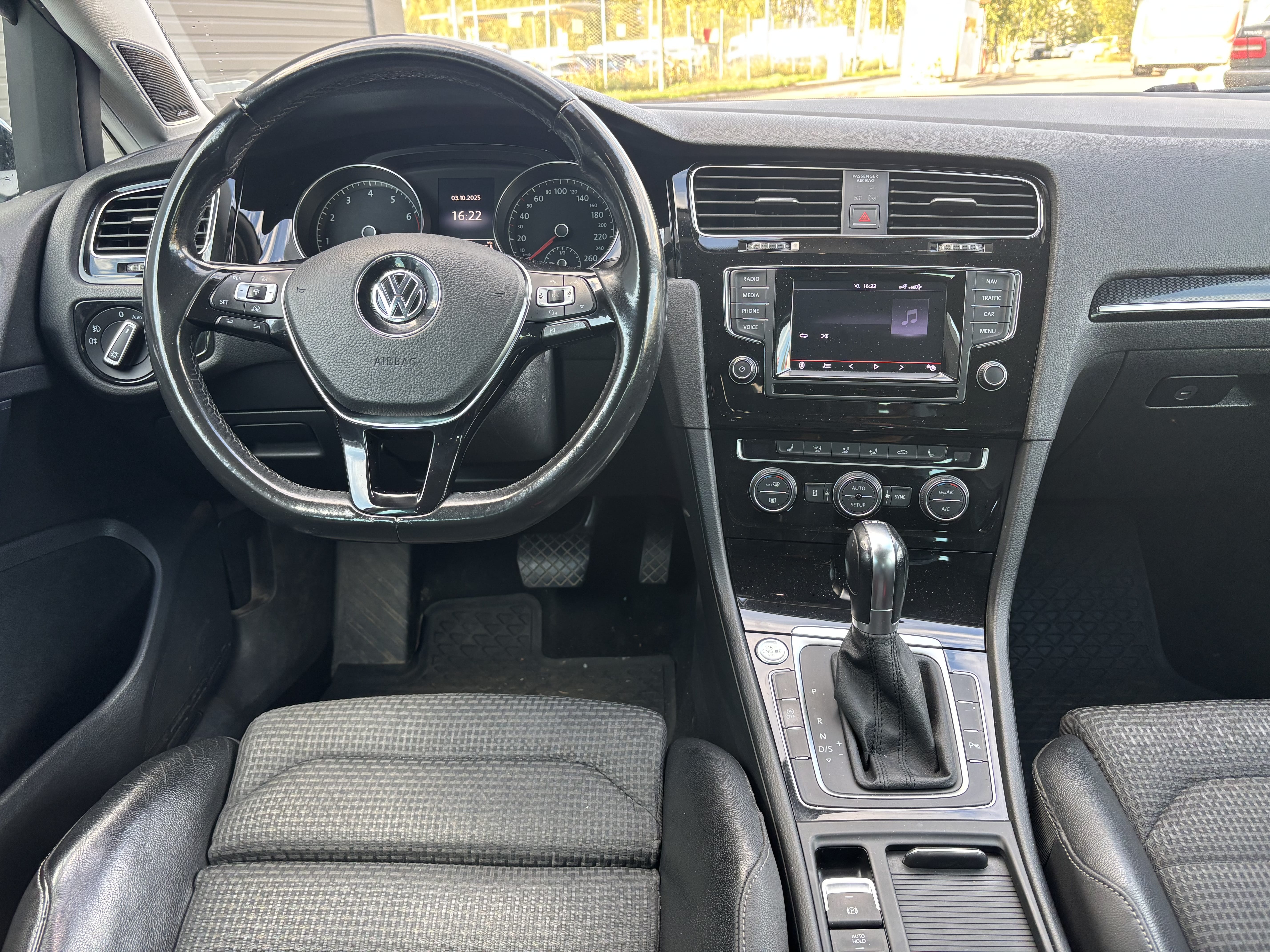 Volkswagen Golf avec Pneus neige