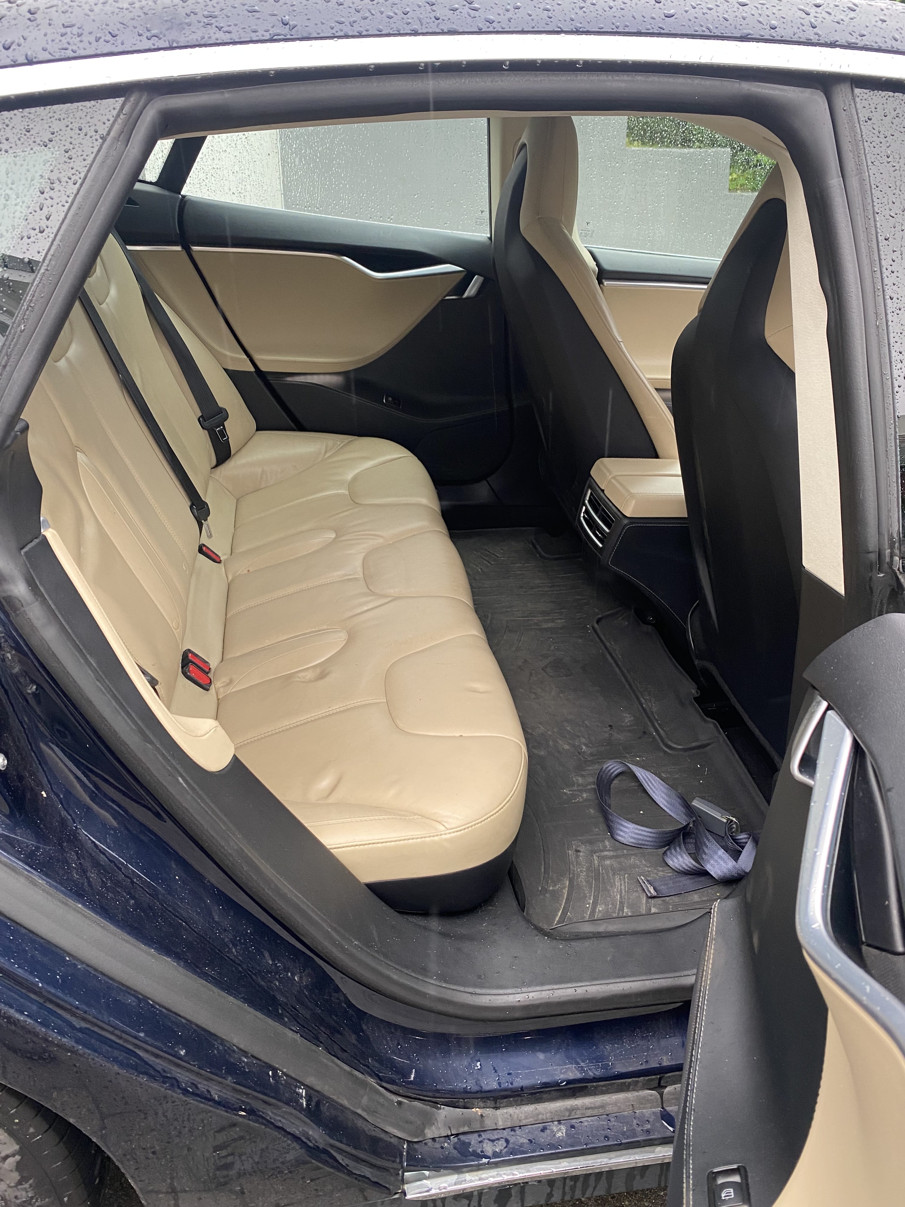 Tesla Model S med Bluetooth audio