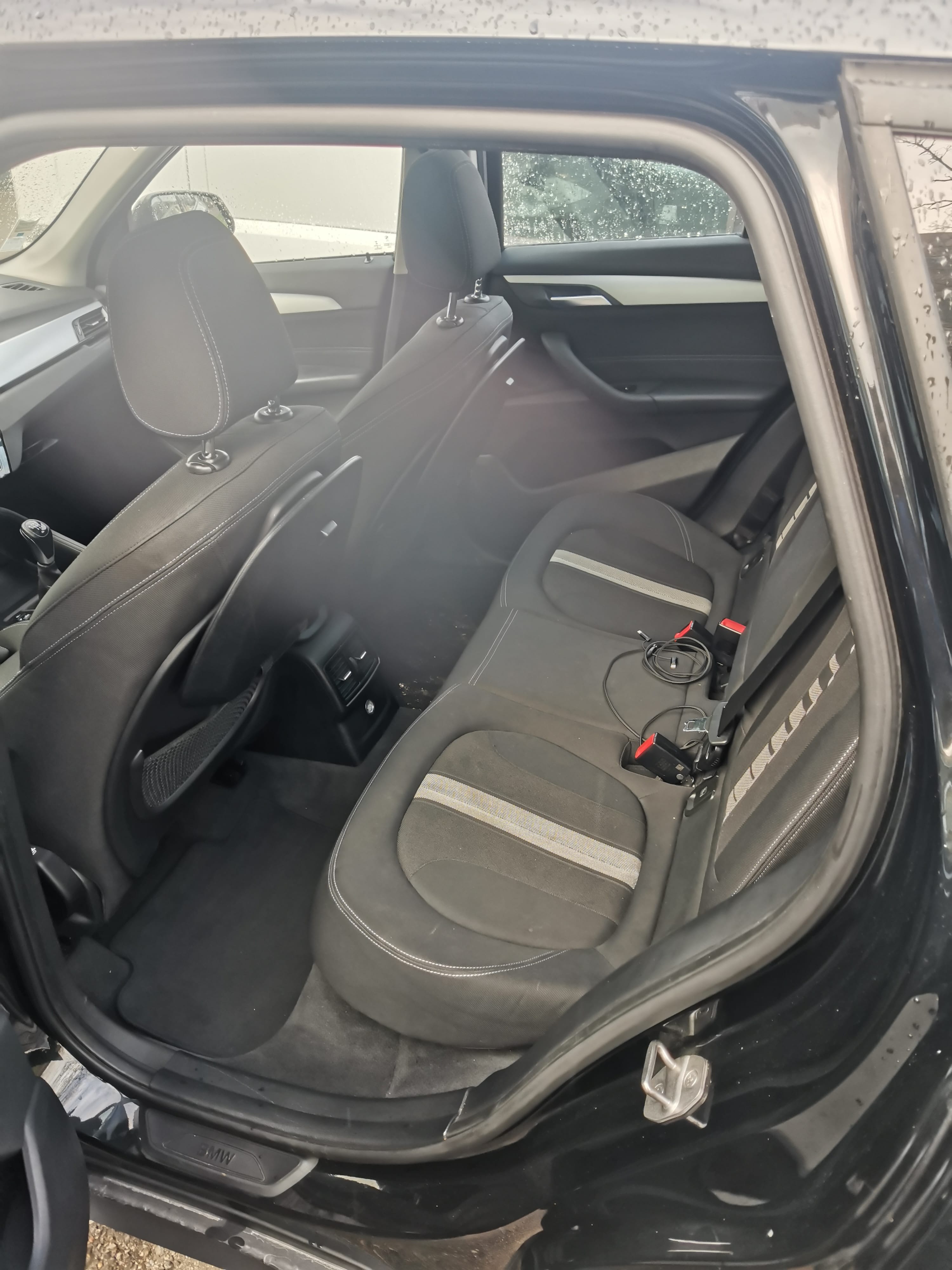 BMW X1 sDrive18d avec Coffre de toit