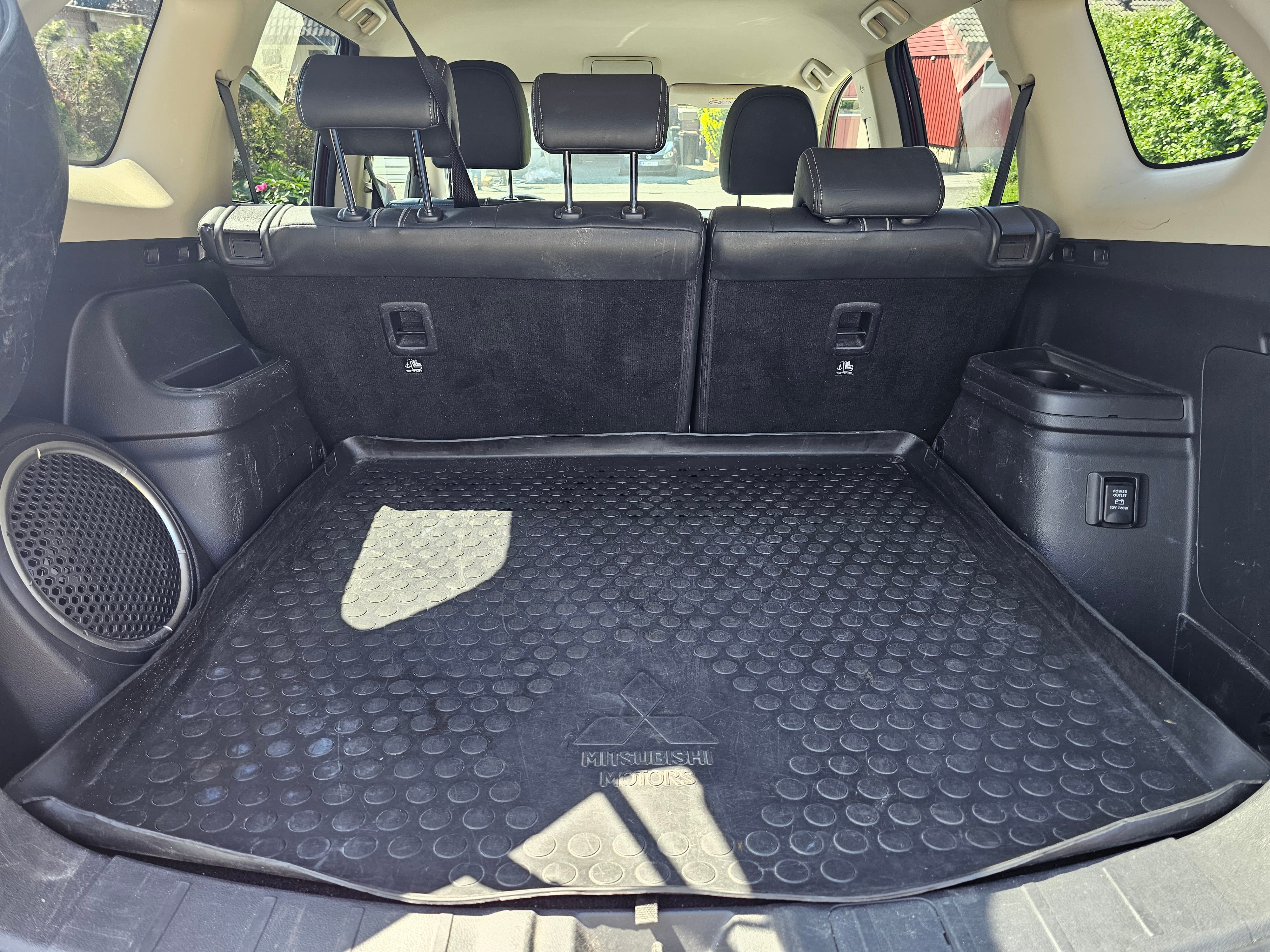 Mitsubishi Outlander Hybrid 2.0 Hybrid Bensin med Firehjulstrekk