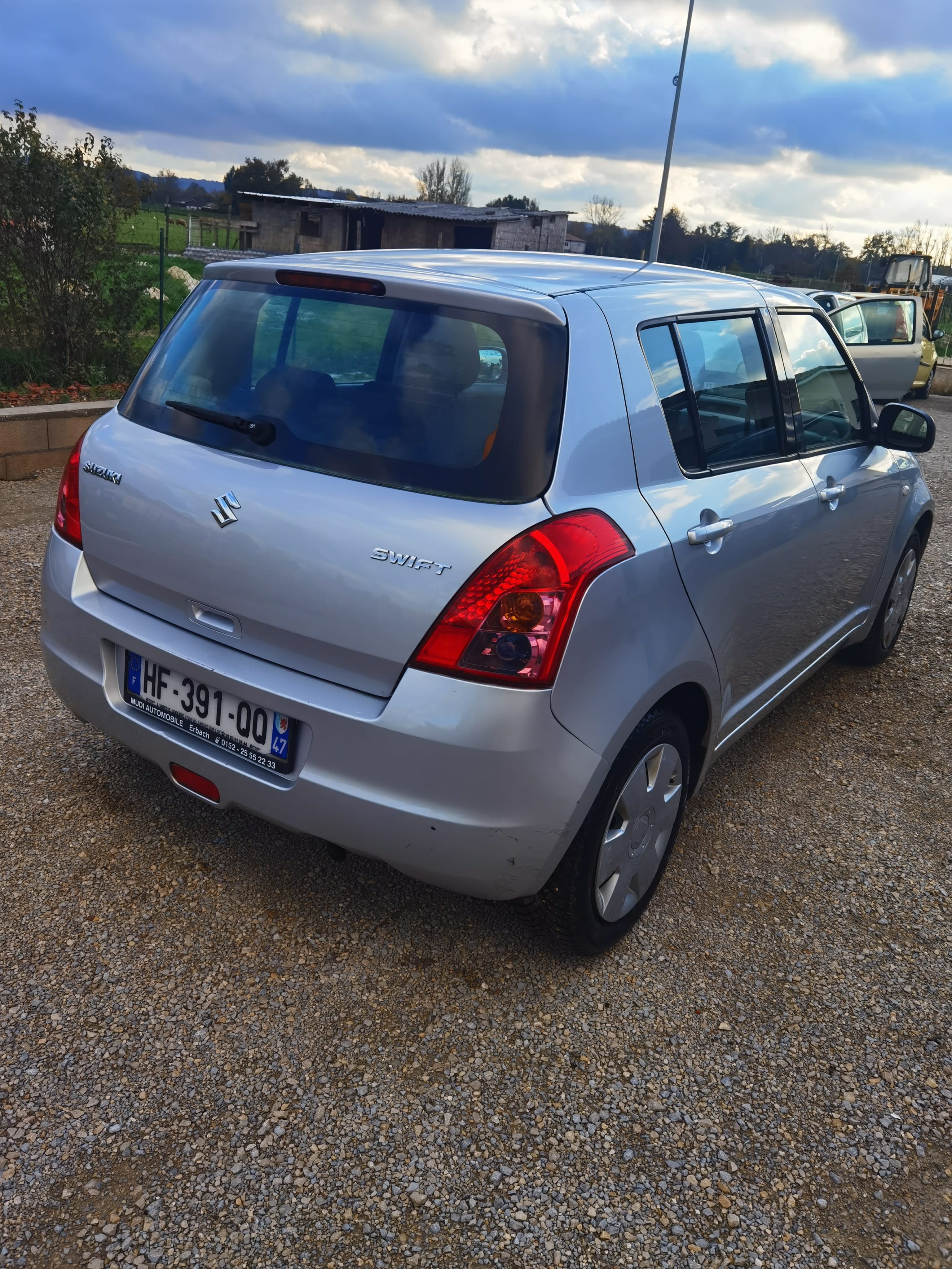 Suzuki Swift avec Siège bébé