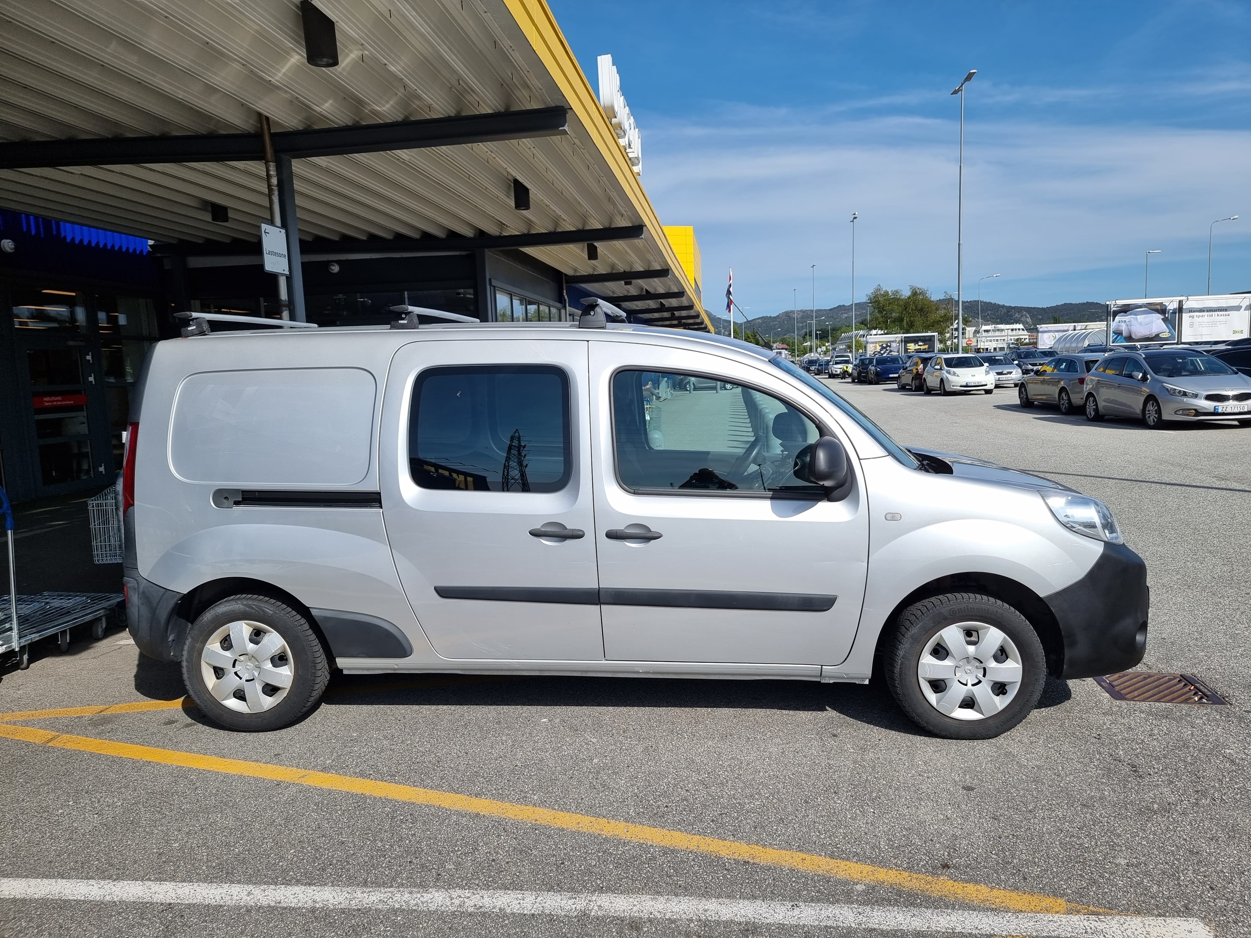 Renault Kangoo Varebil 1.5 Diesel, Manual, 4mc2, 3 seats, freecamping possible with Air conditioning