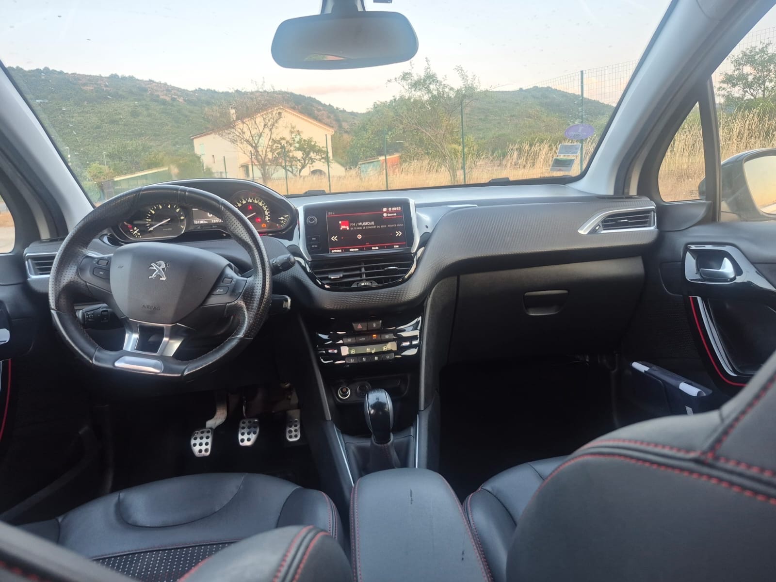 Peugeot 208 avec GPS