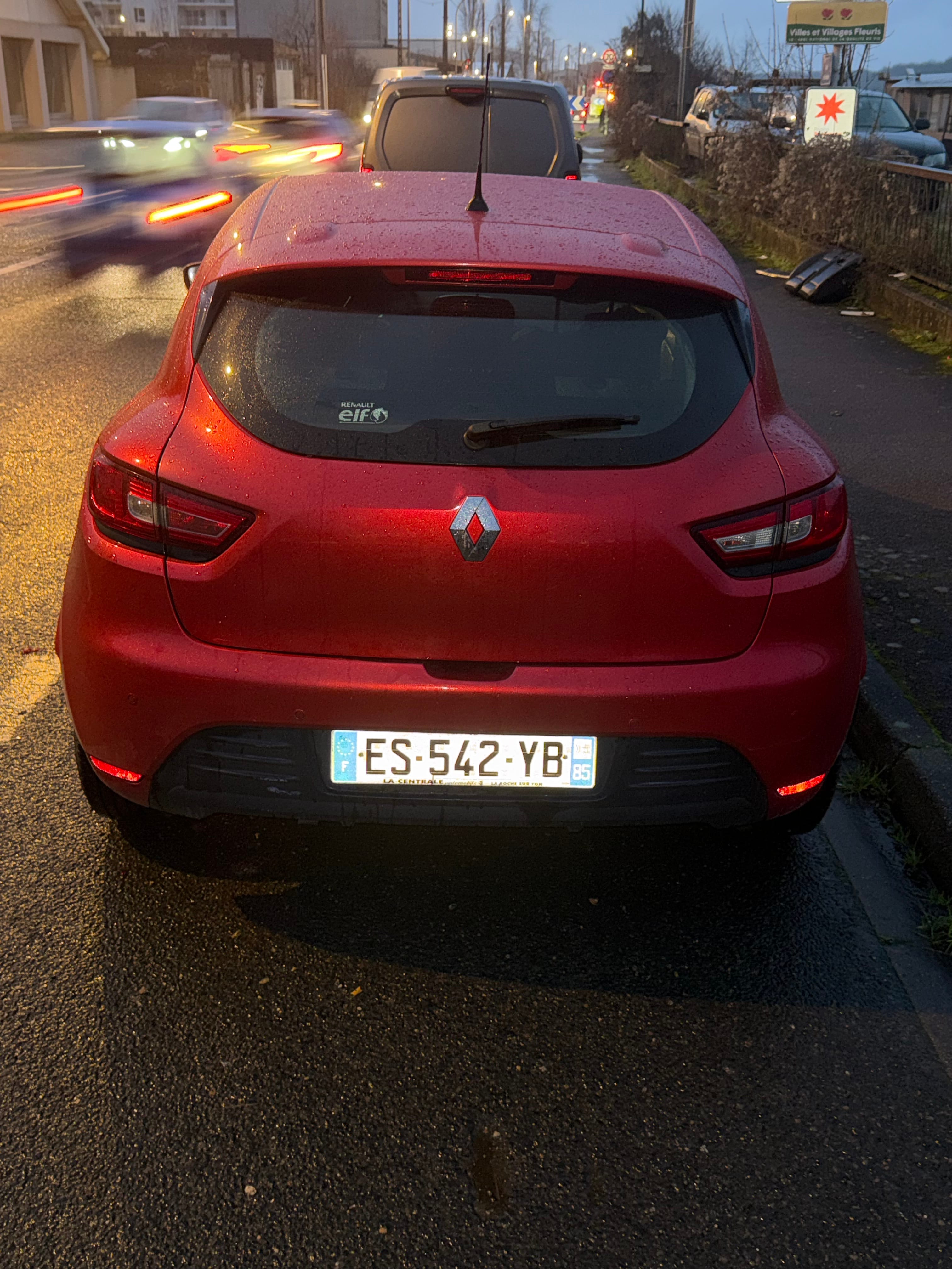 Renault Clio Trend, 1.2 12v 75cv - Clim, Audio Bluetooth, Dashcam avec GPS
