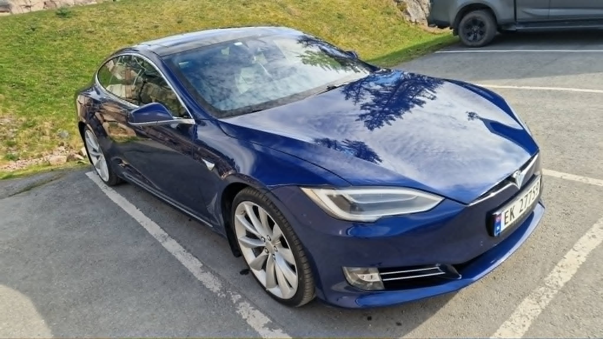 Tesla Model S 90D med Babysete