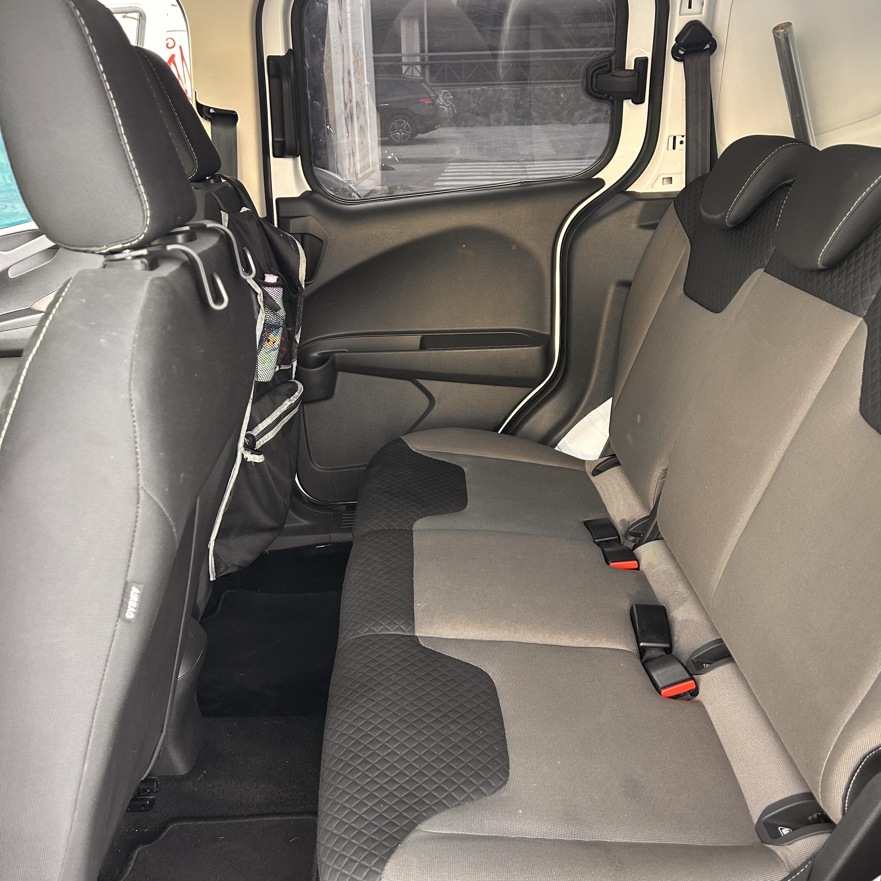 Ford Transit Courier Furgoneta med Cruisekontroll