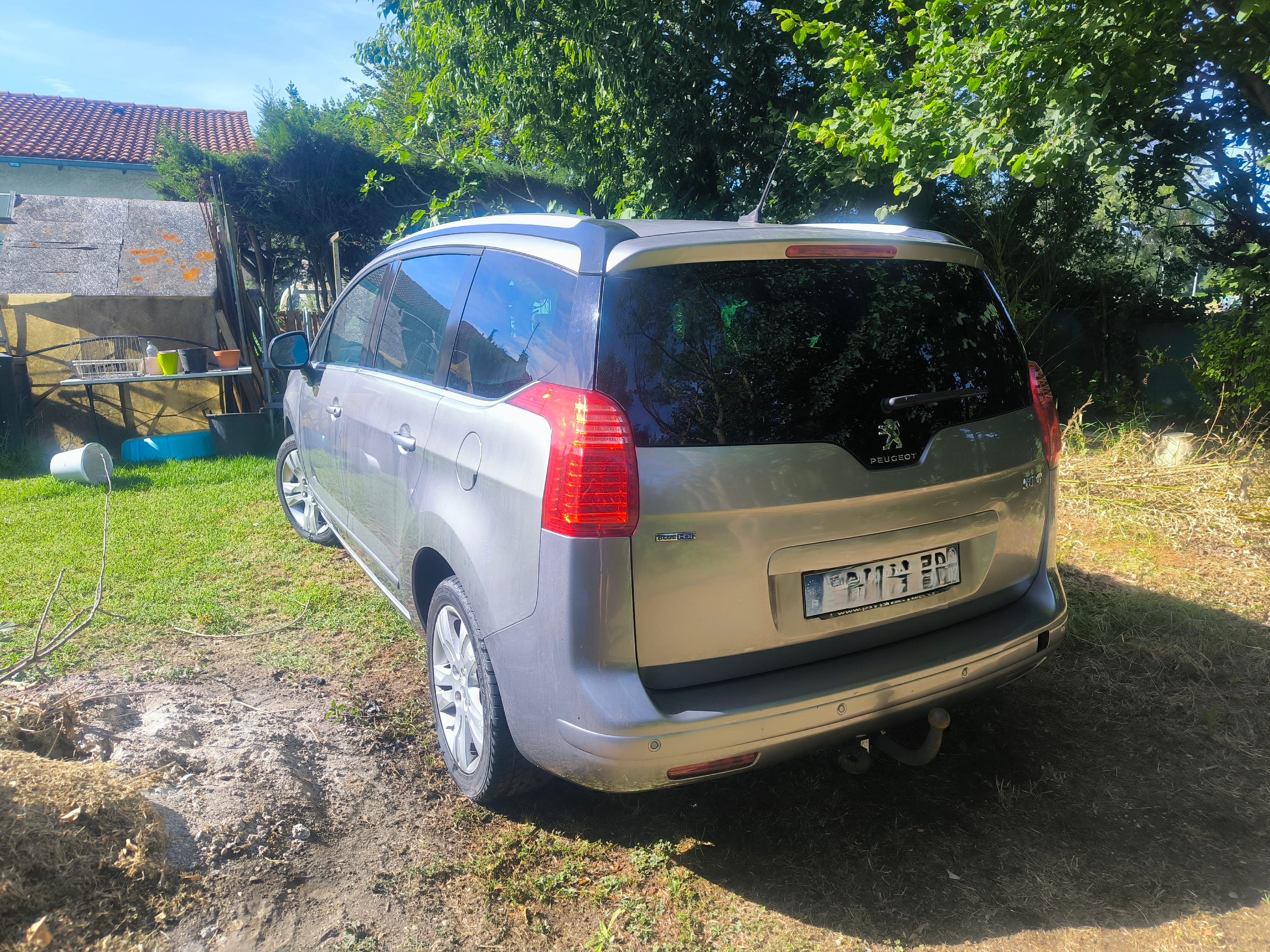 Peugeot 5008 avec GPS