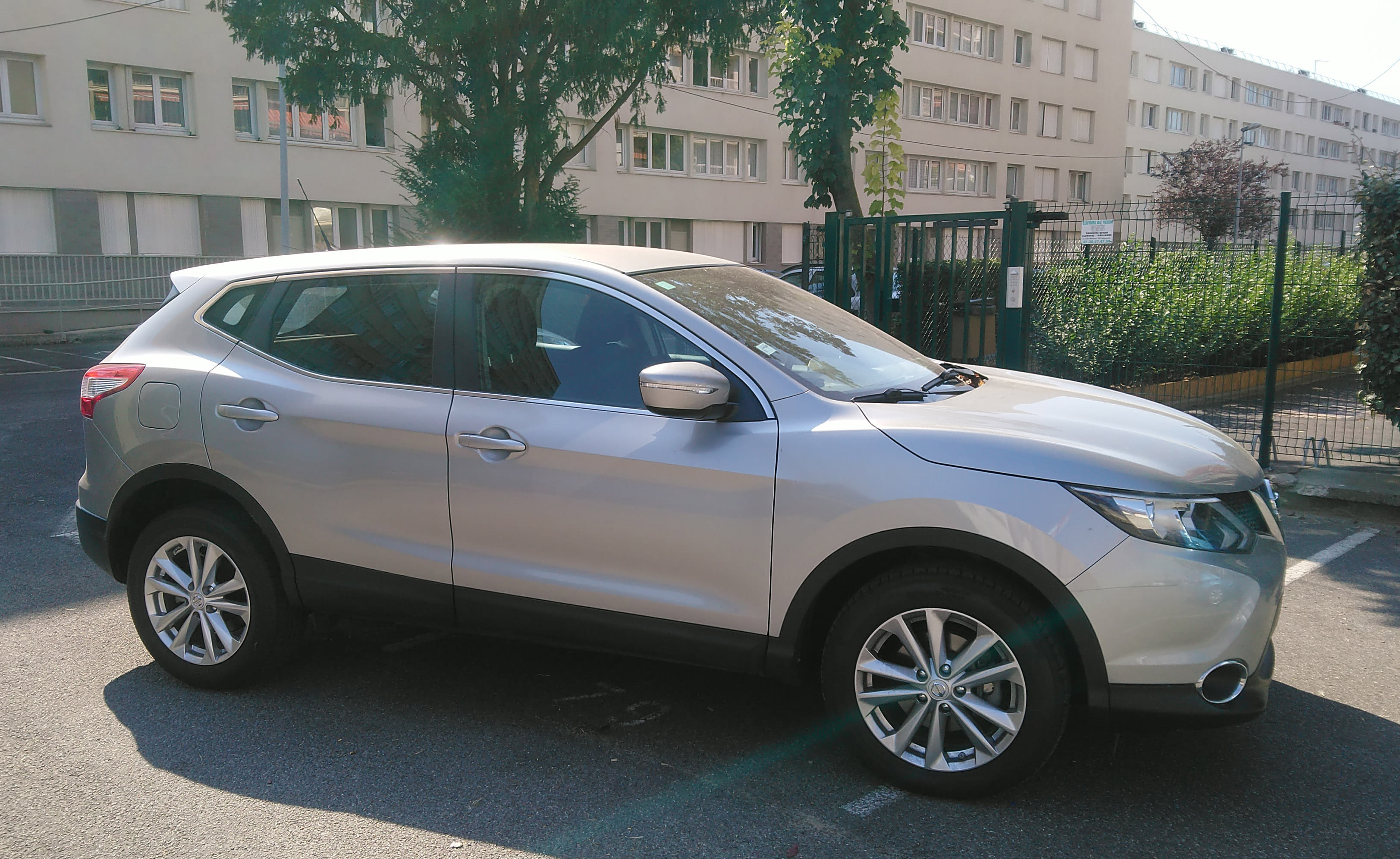 Nissan Qashqai avec Coffre de toit