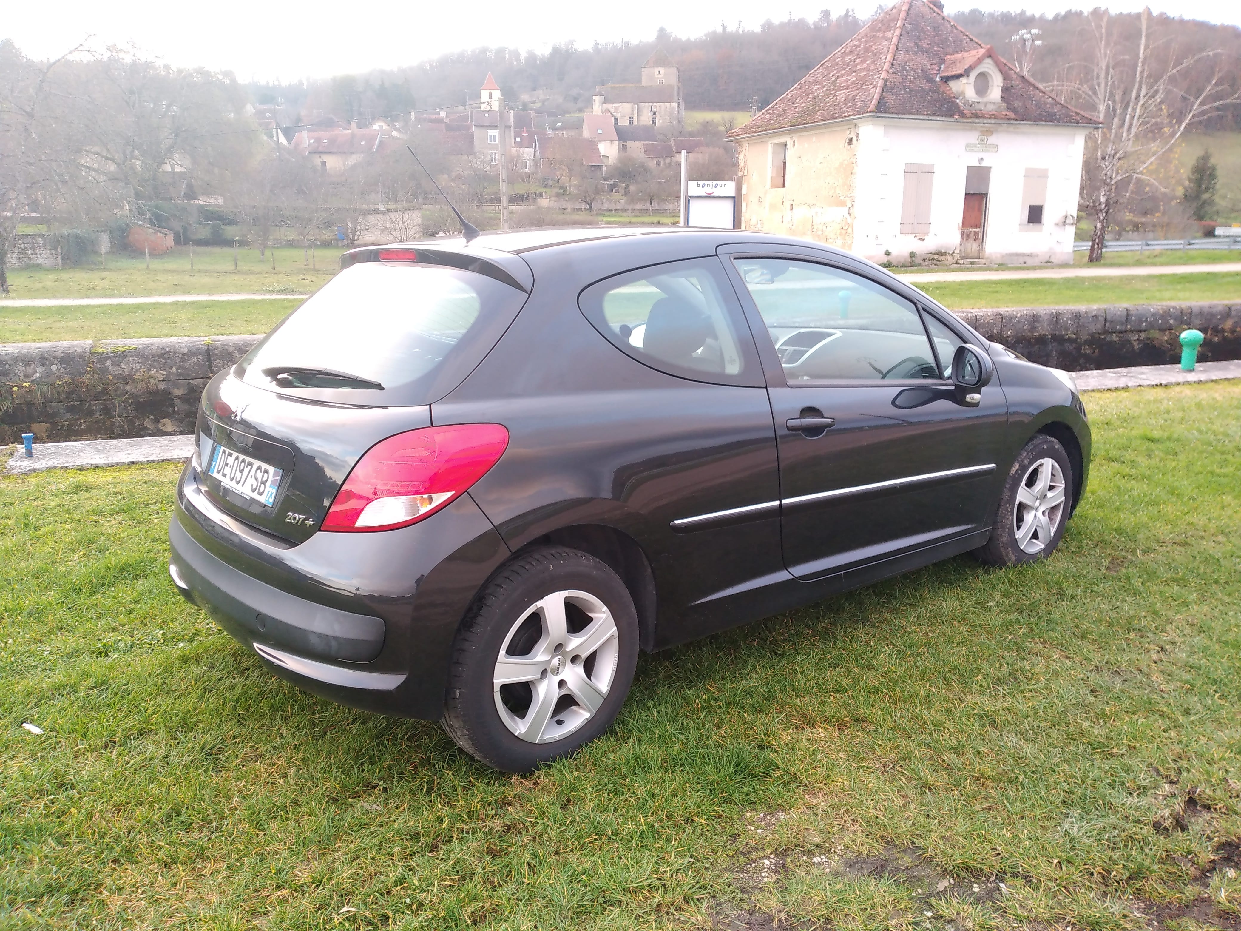 Peugeot 207 1.4 hdi avec Climatisation