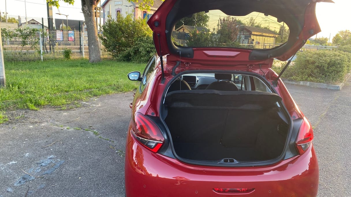 Peugeot 208 with Four-wheel drive