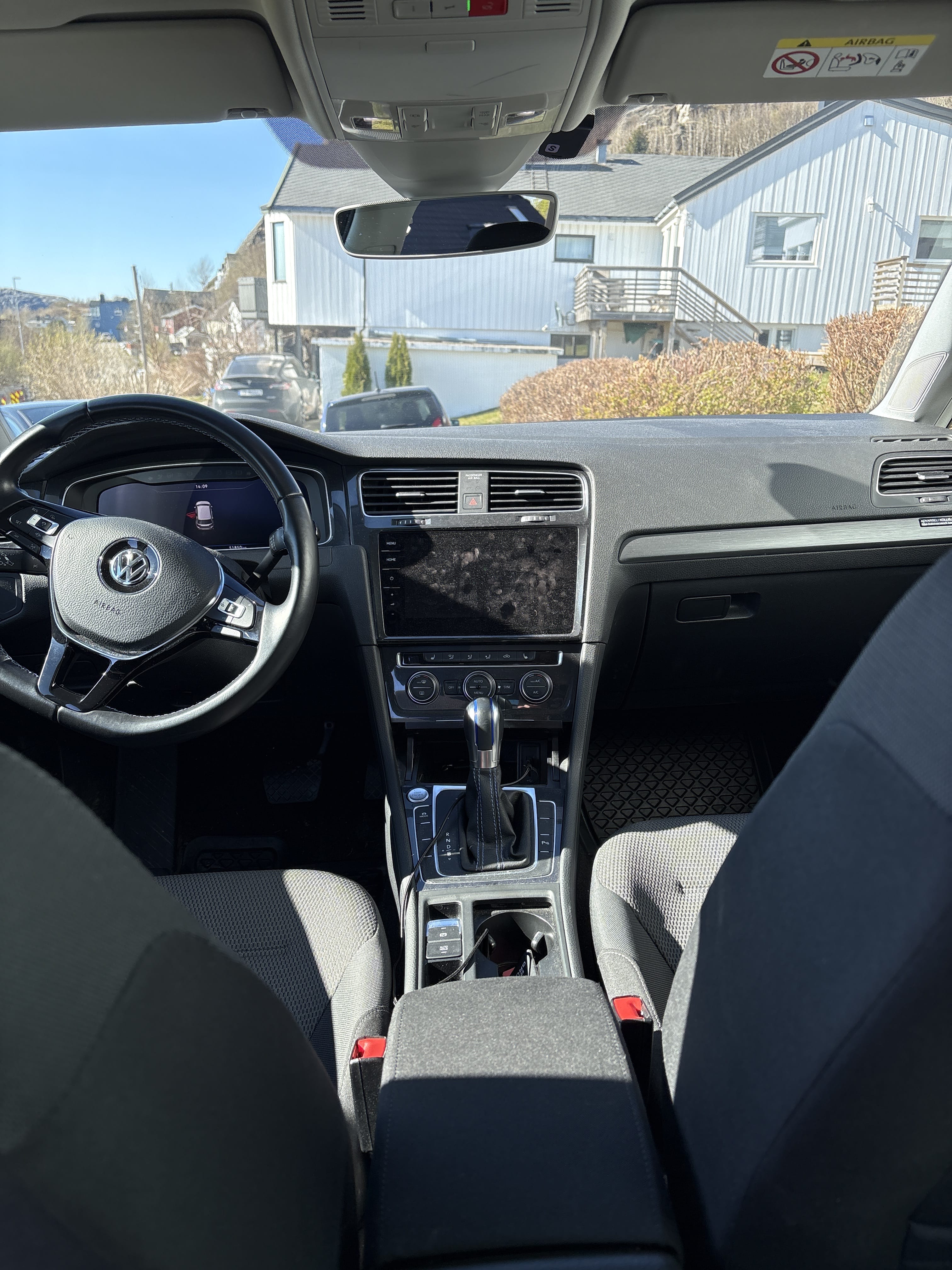 Volkswagen e-Golf with GPS