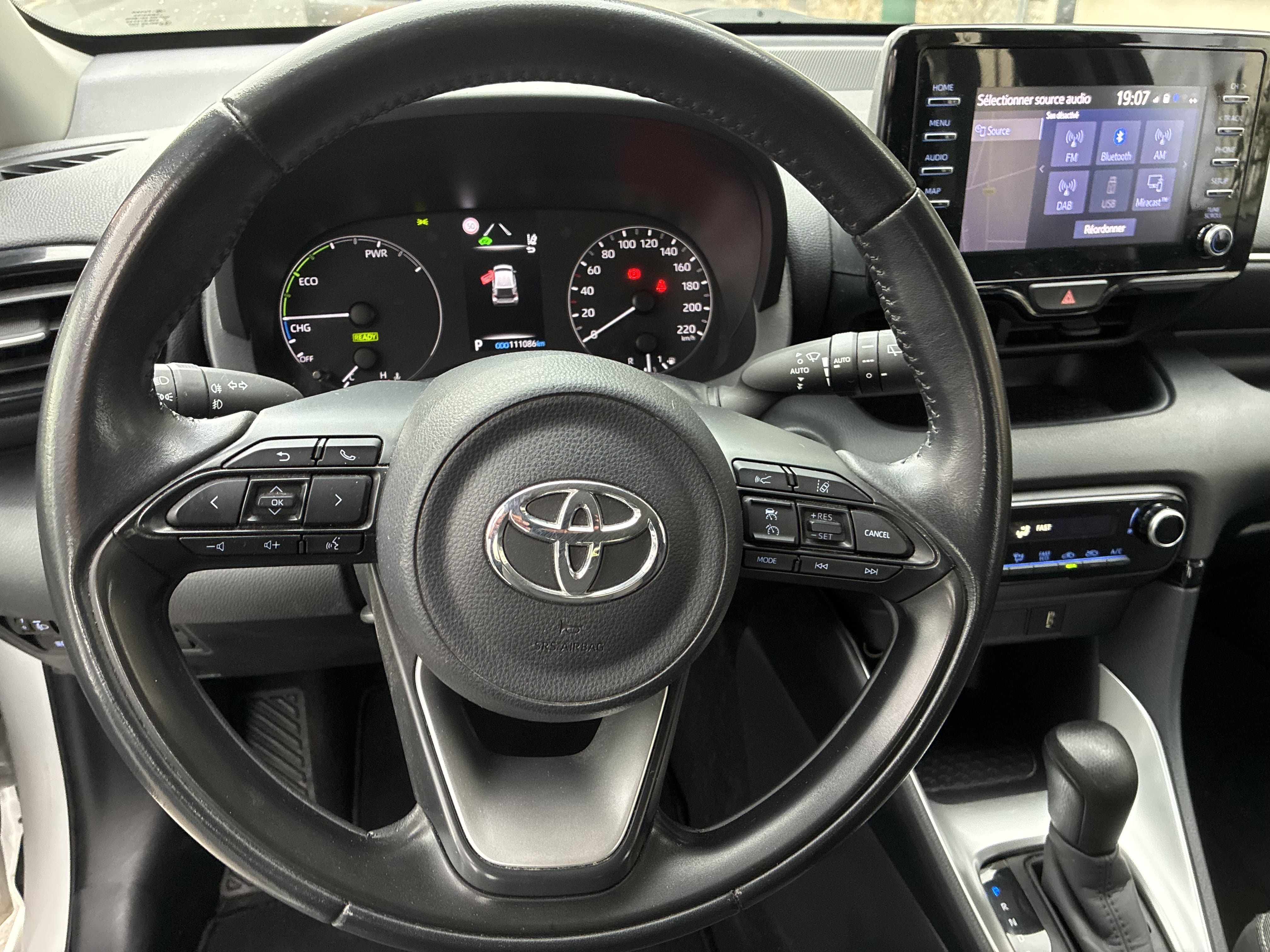 Toyota Yaris Hybride  4 Boîte auto pneus 4 saisons hiver avec Pneus neige