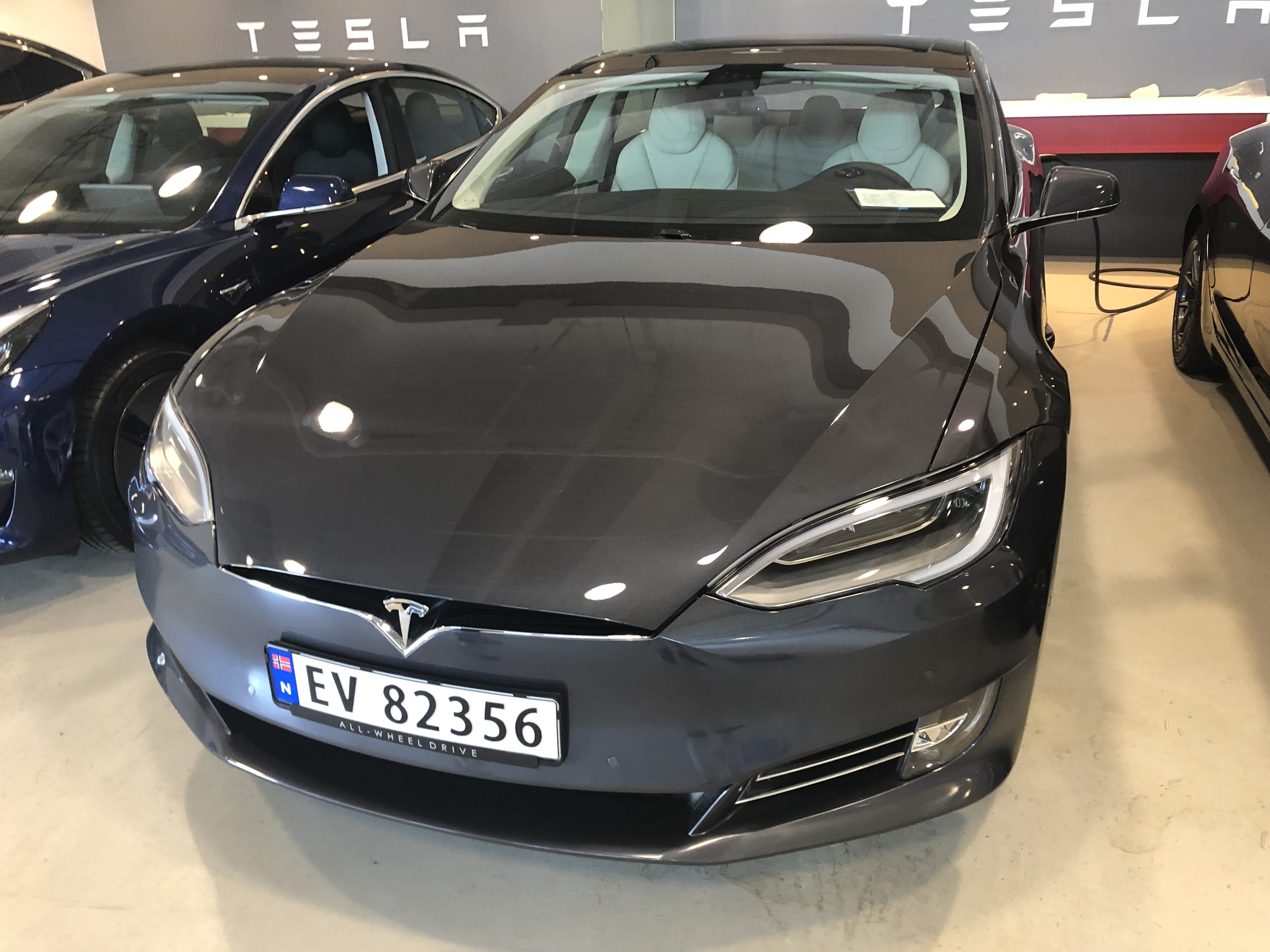 Tesla Model S Gratis SuperCharger - 525 Hestekrefter - Krem interiør med sol / takåpner., 2019, Electric, automatic