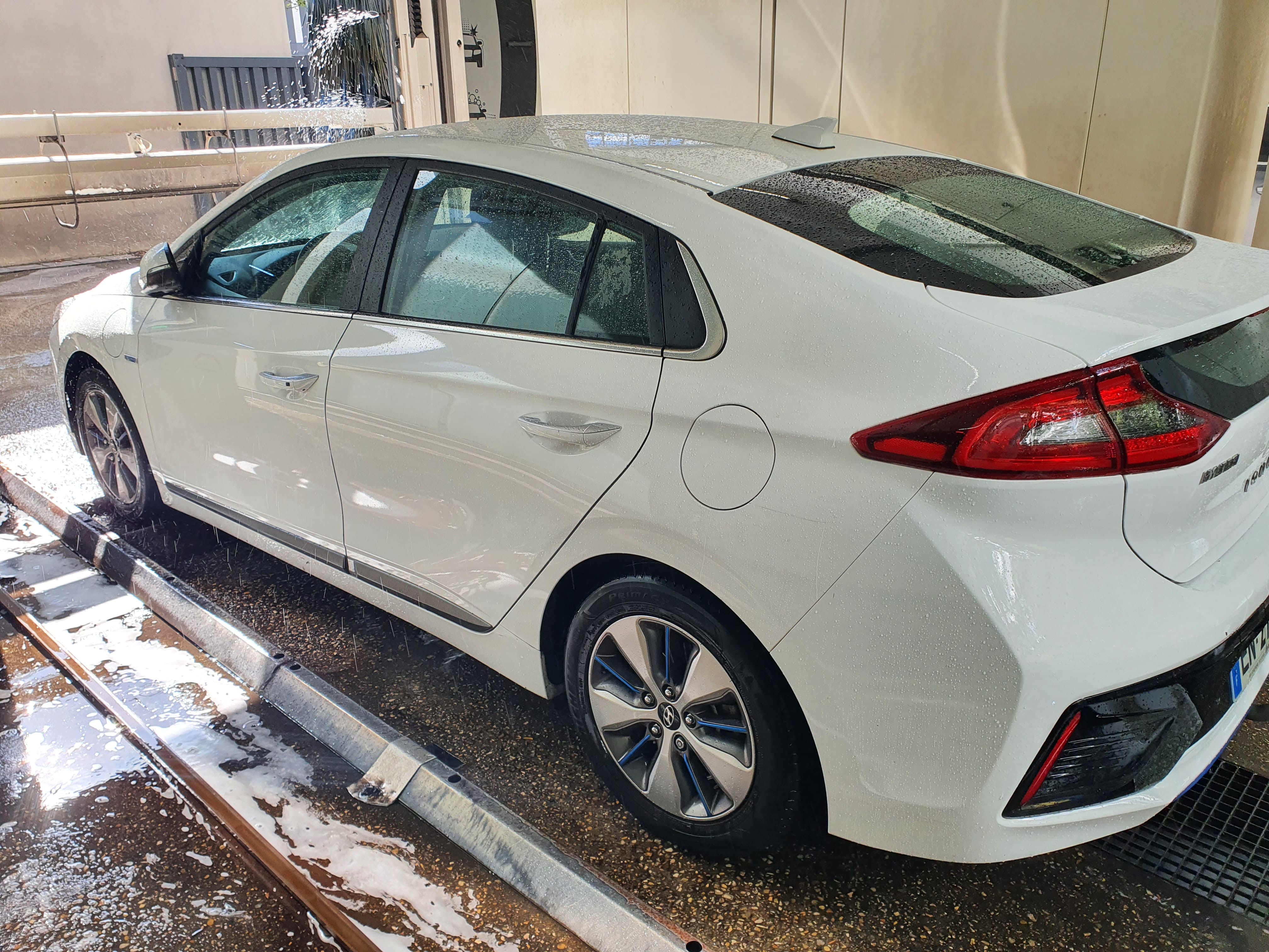 Hyundai Ioniq Hybride avec Attelage