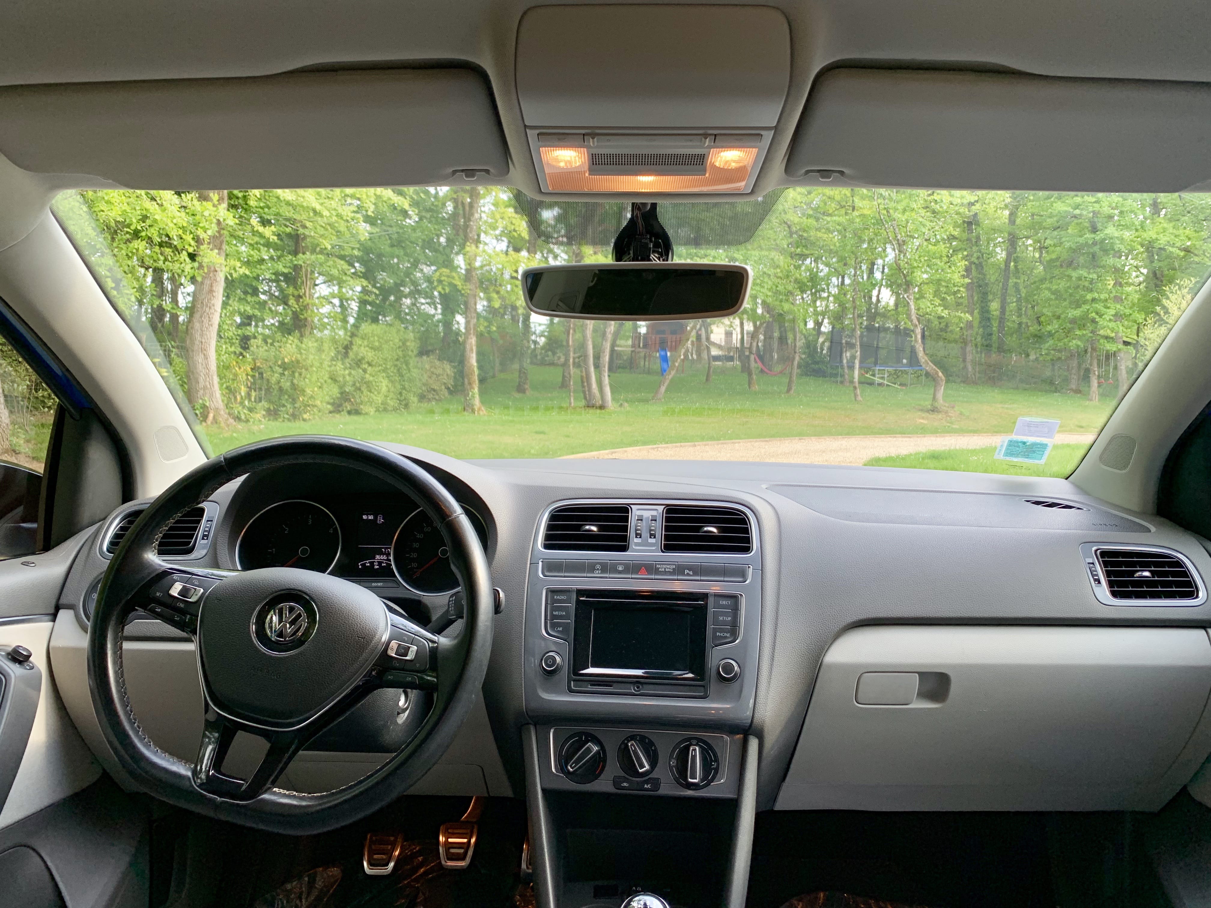 Volkswagen Polo  Louez la Volkswagen Polo TDI – Dynamisme, Confort et Économie de Carburant !