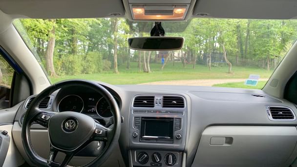 Volkswagen Polo Louez la Volkswagen Polo TDI – Dynamisme, Confort et Économie de Carburant !