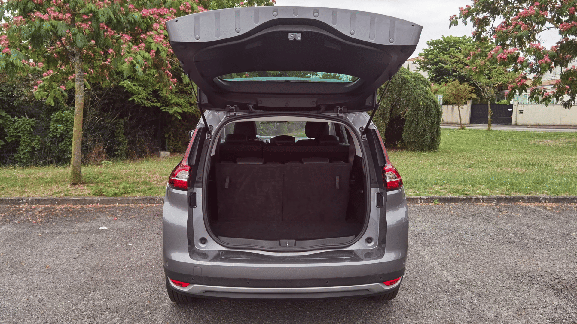 Renault Grand Scenic 7 Places - Gris | GPS | Caméra | GARE ST-JEAN (750m) avec Chaines