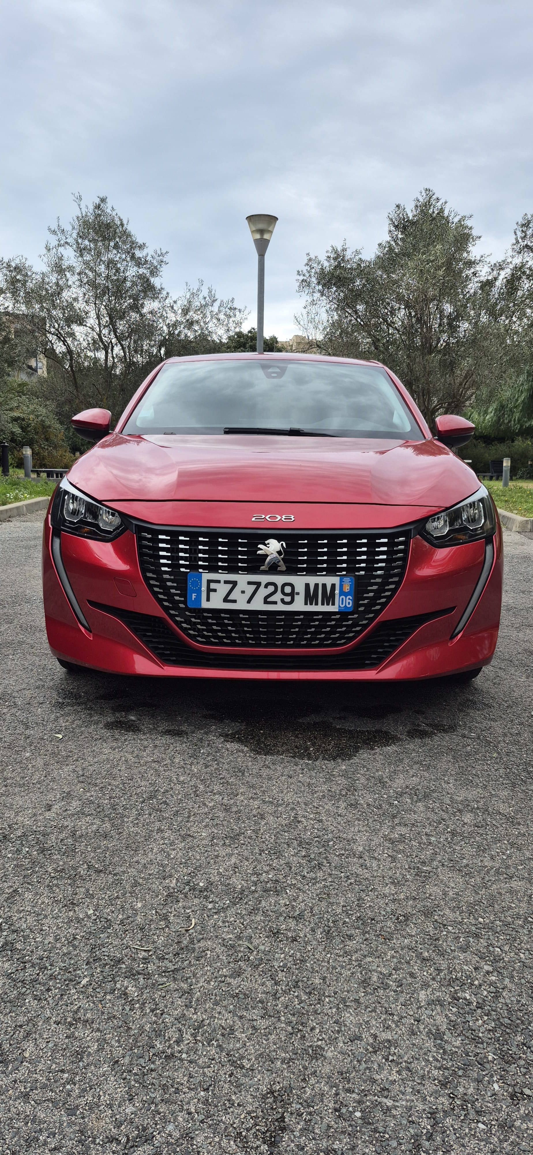 Peugeot 208 avec Apple CarPlay