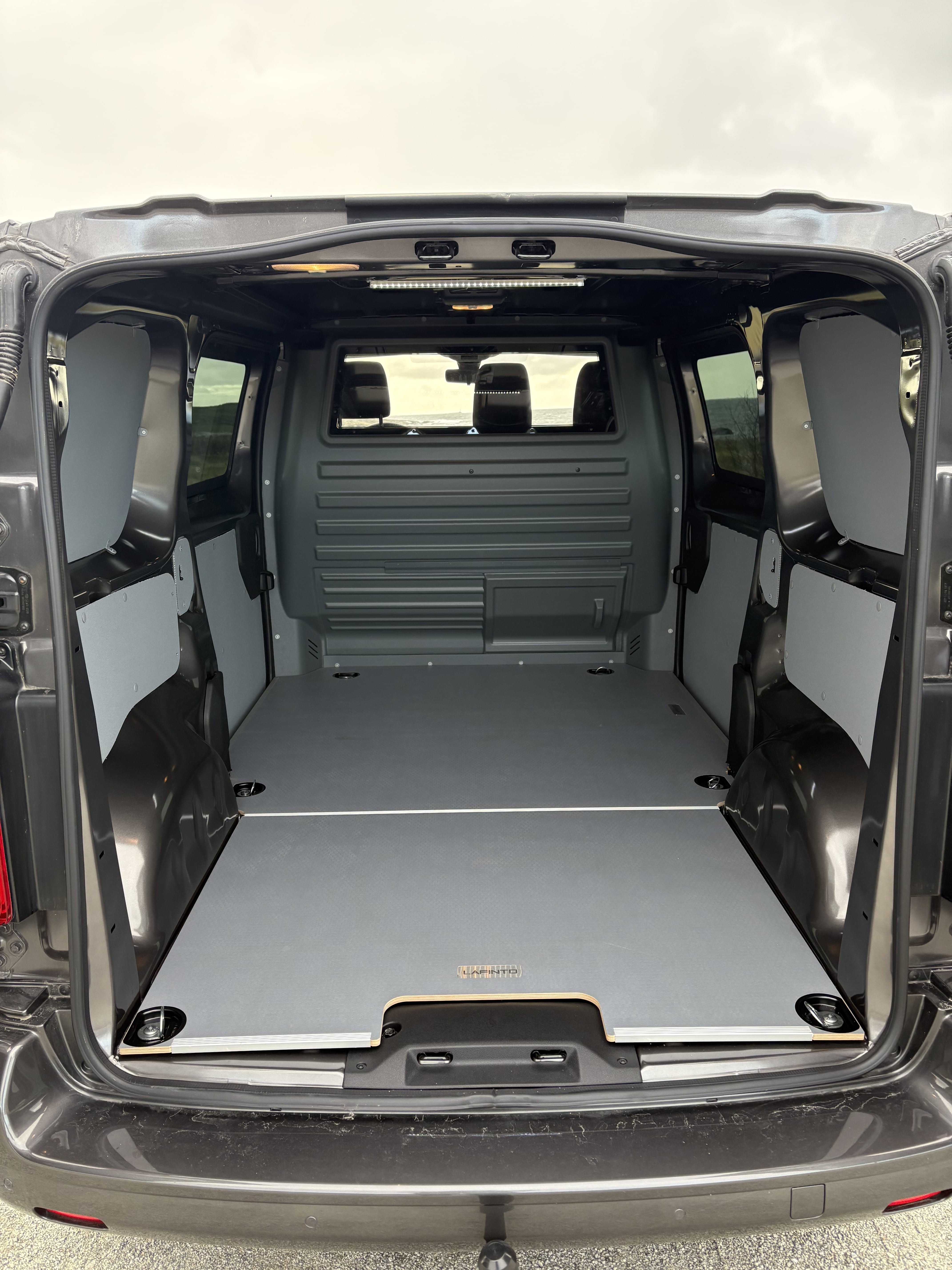 Opel Vivaro with Backup camera