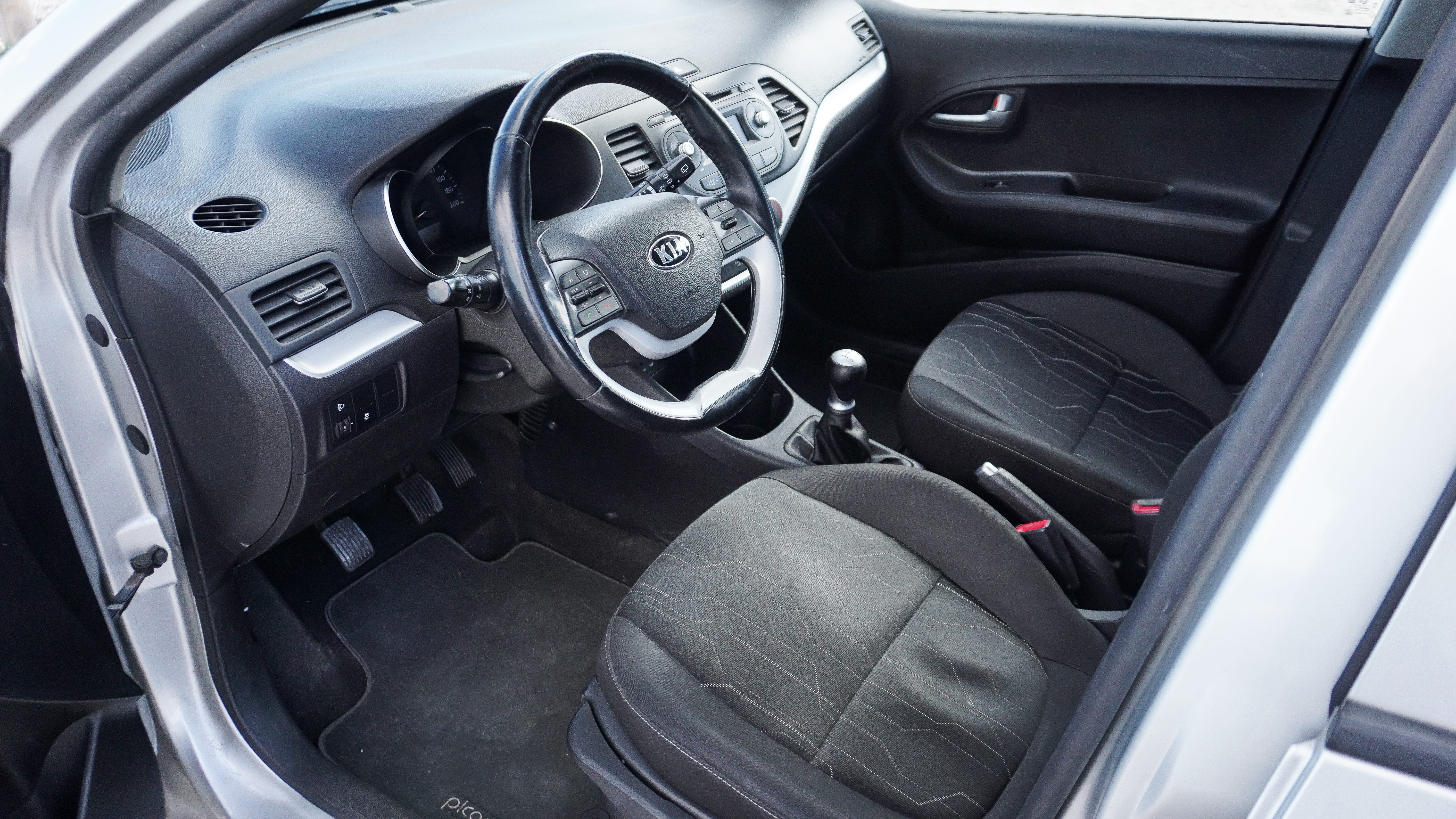 Kia Picanto avec Siège bébé