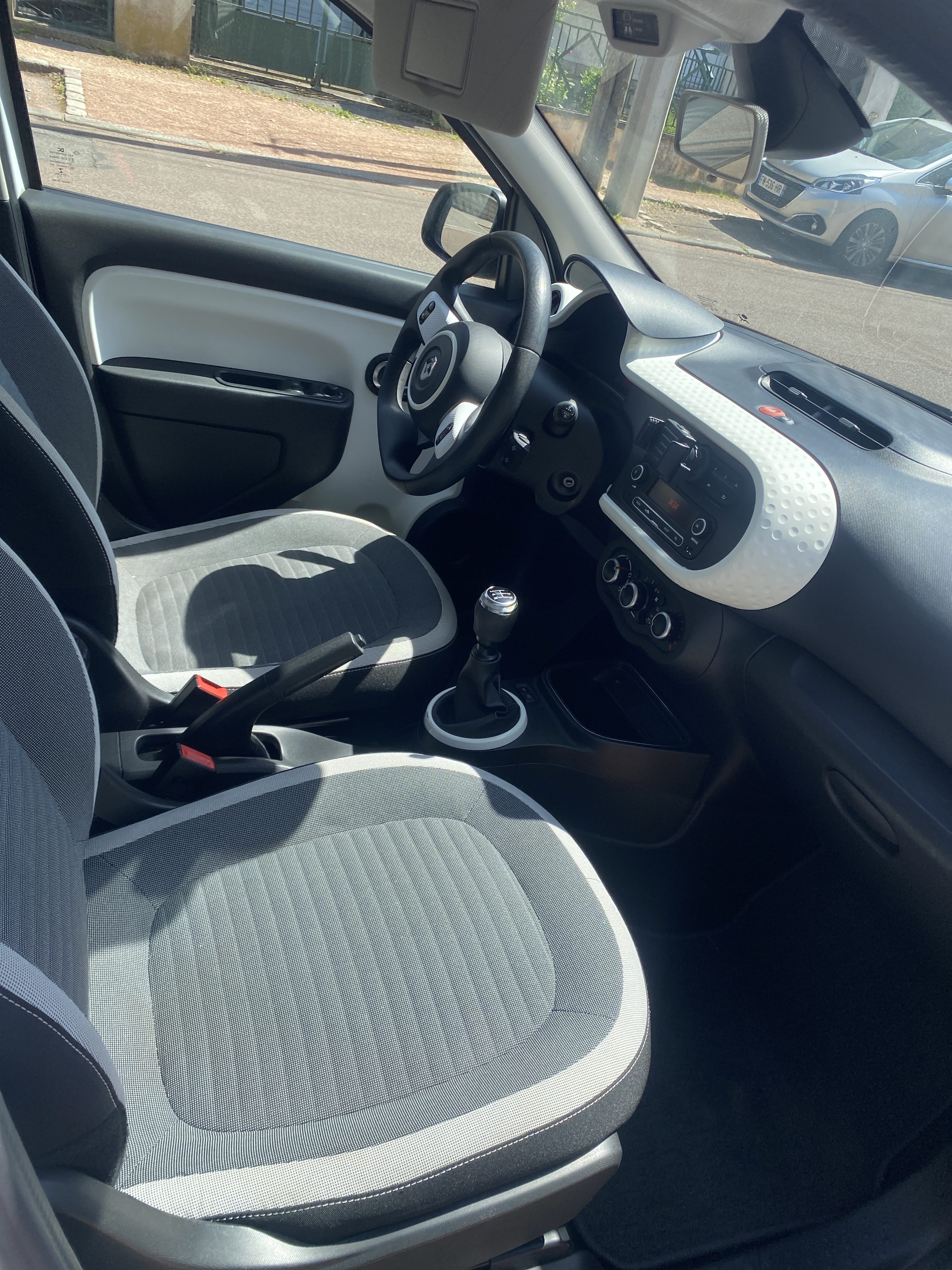 Renault Twingo III avec Entrée audio / iPod