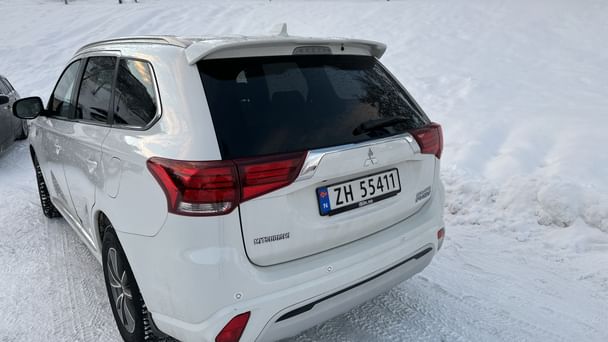 Mitsubishi Outlander Hybrid med Cruisekontroll