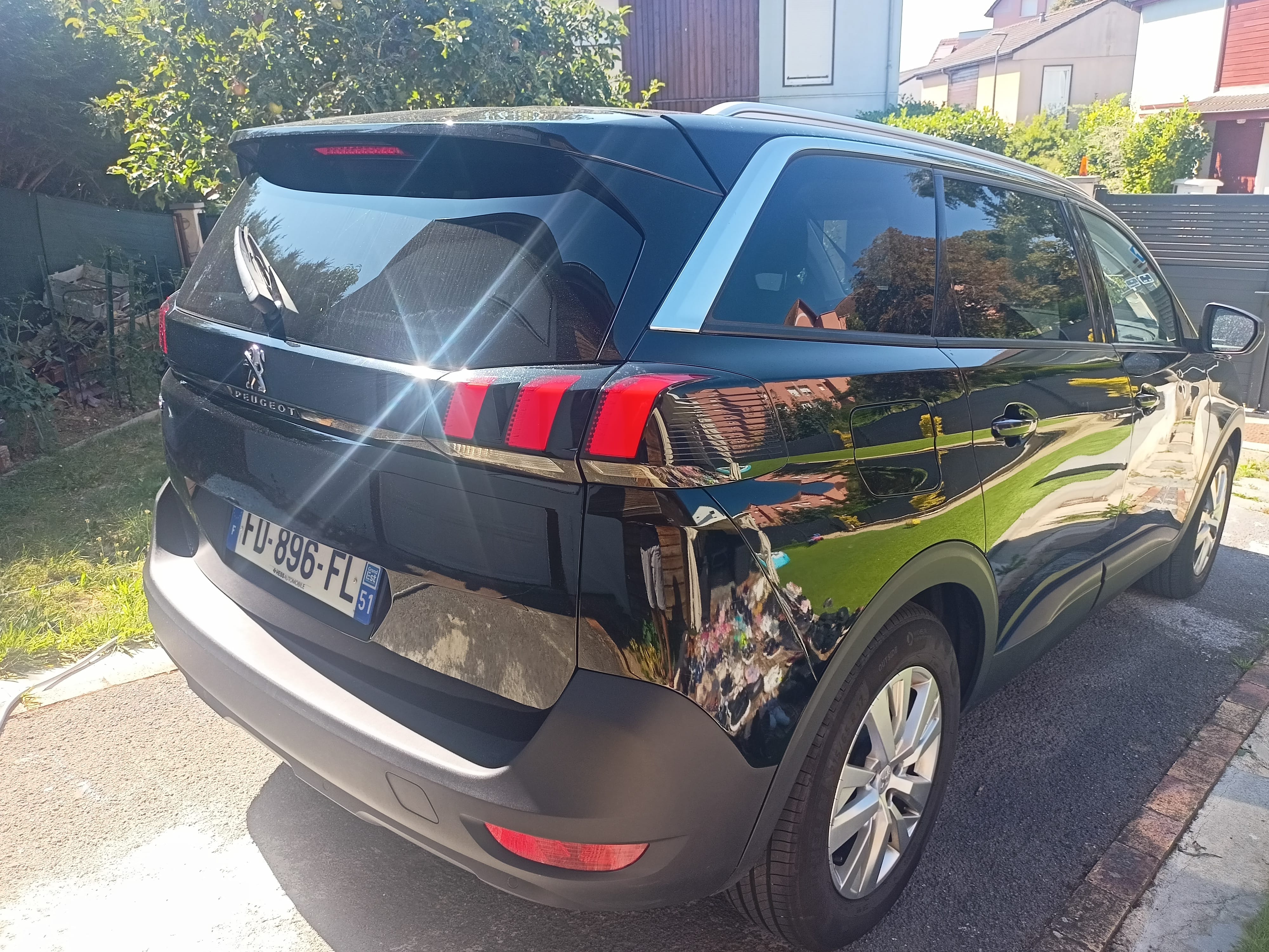 Peugeot 5008 avec GPS