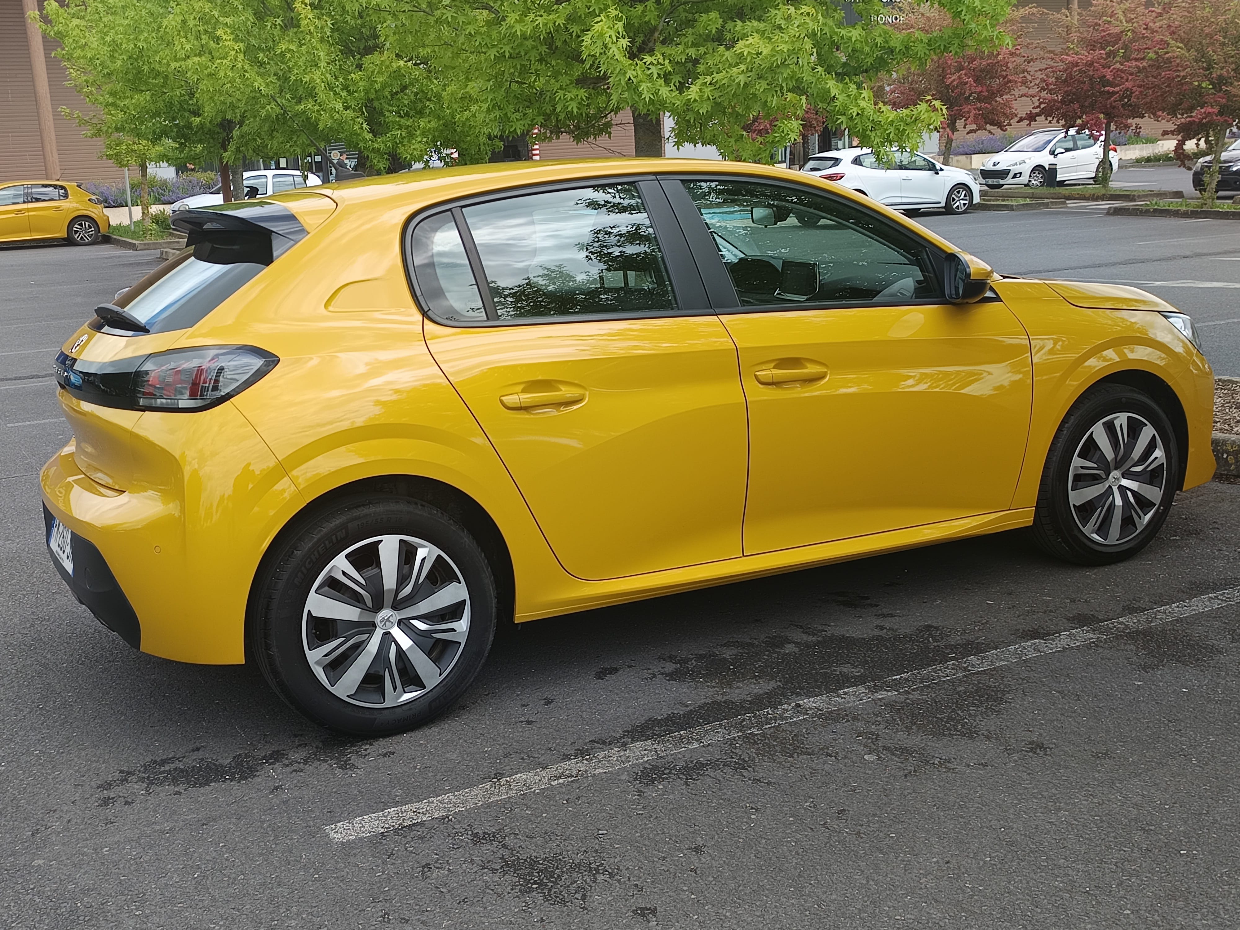 Peugeot 208 Essence avec GPS