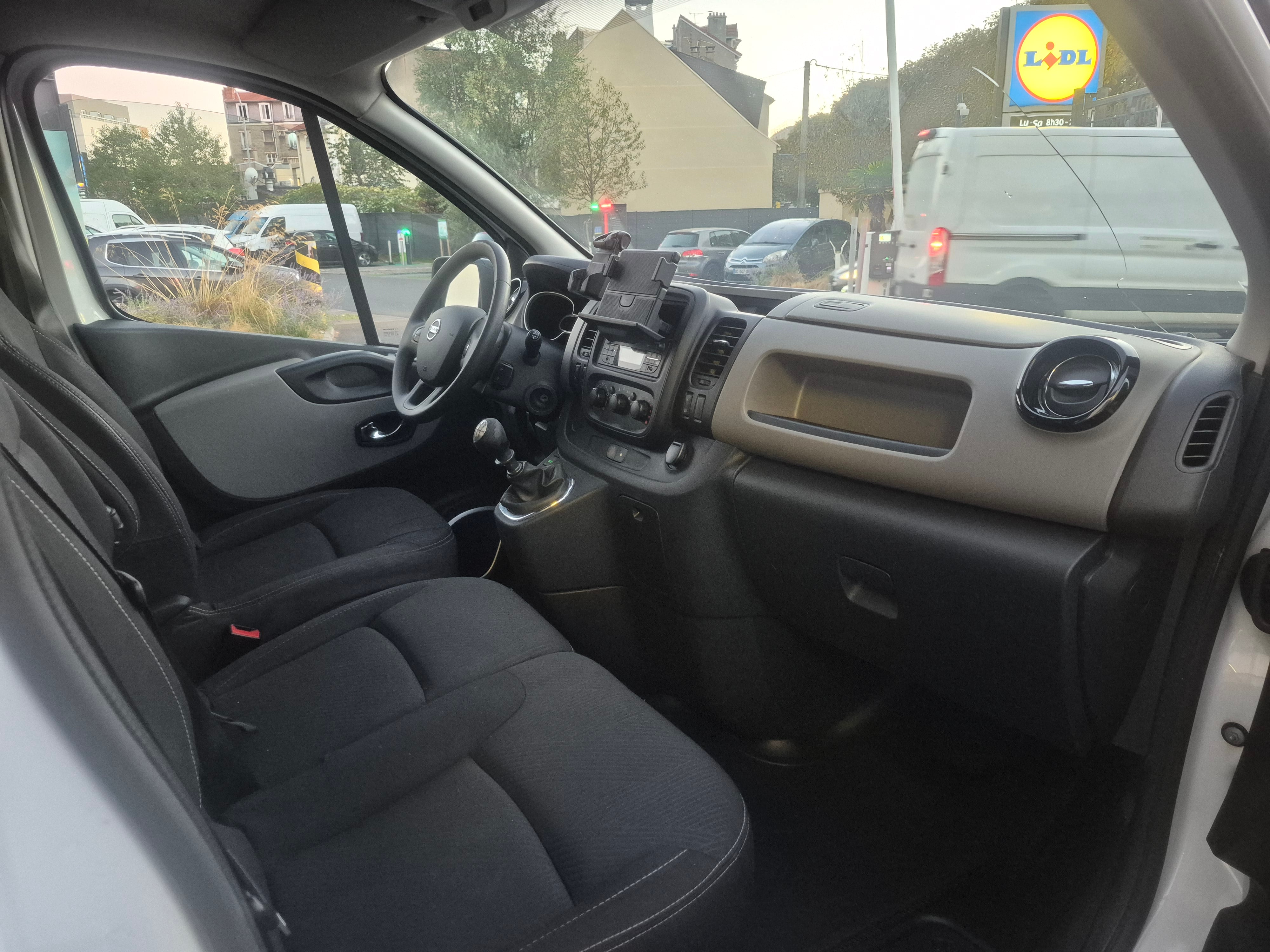 Nissan NV300 avec Audio Bluetooth