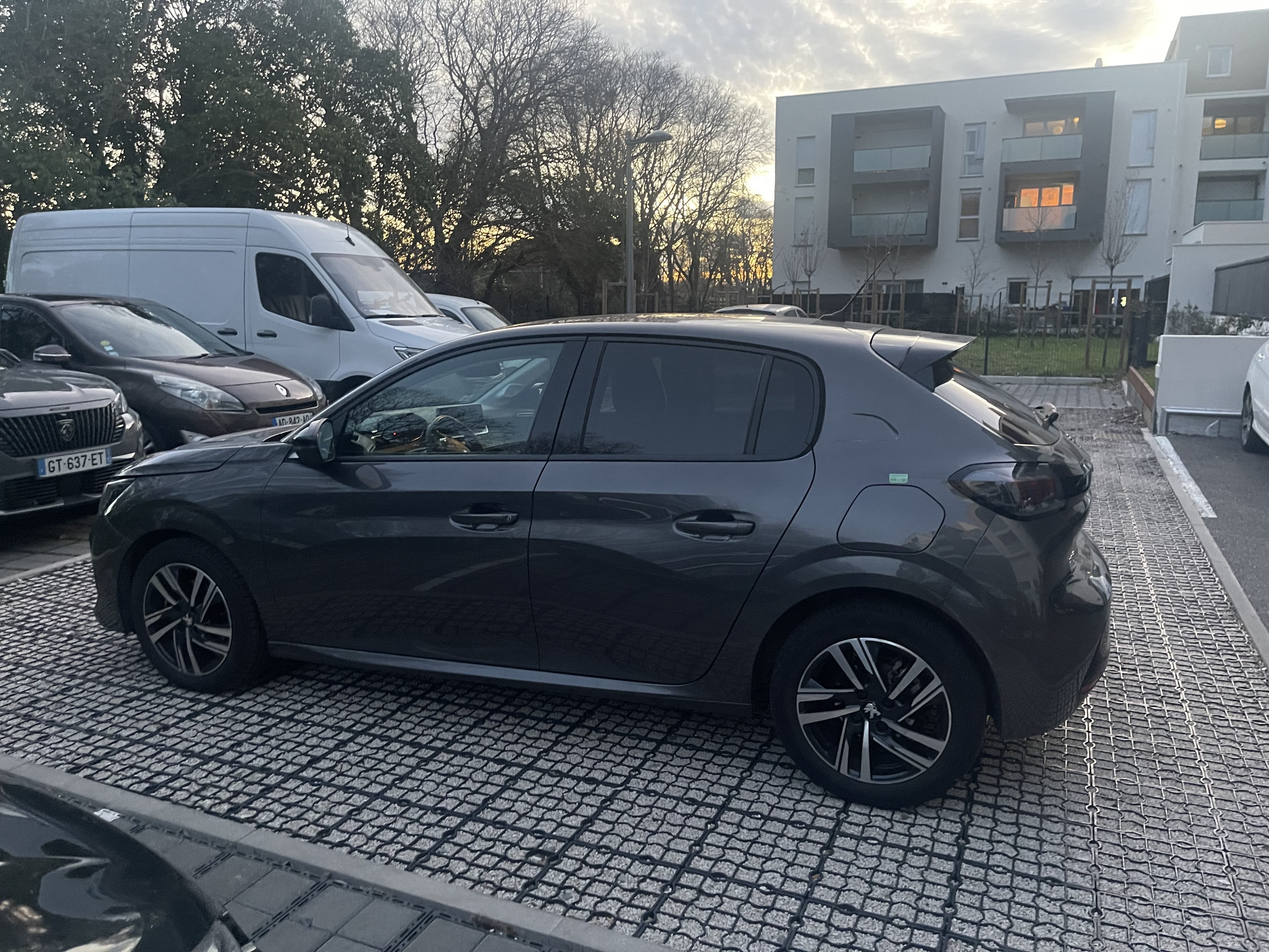 Peugeot 208 avec Apple CarPlay