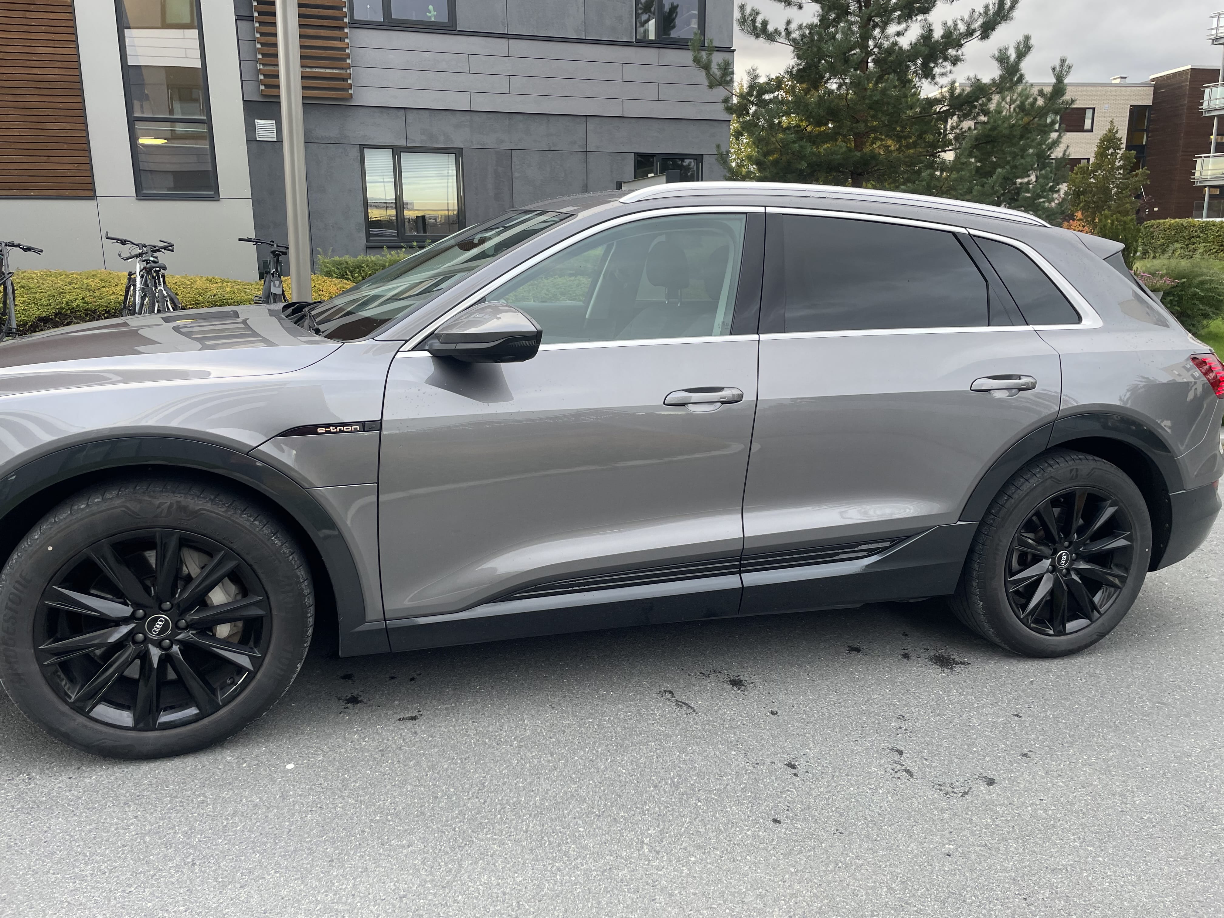 Audi e-tron with Air conditioning