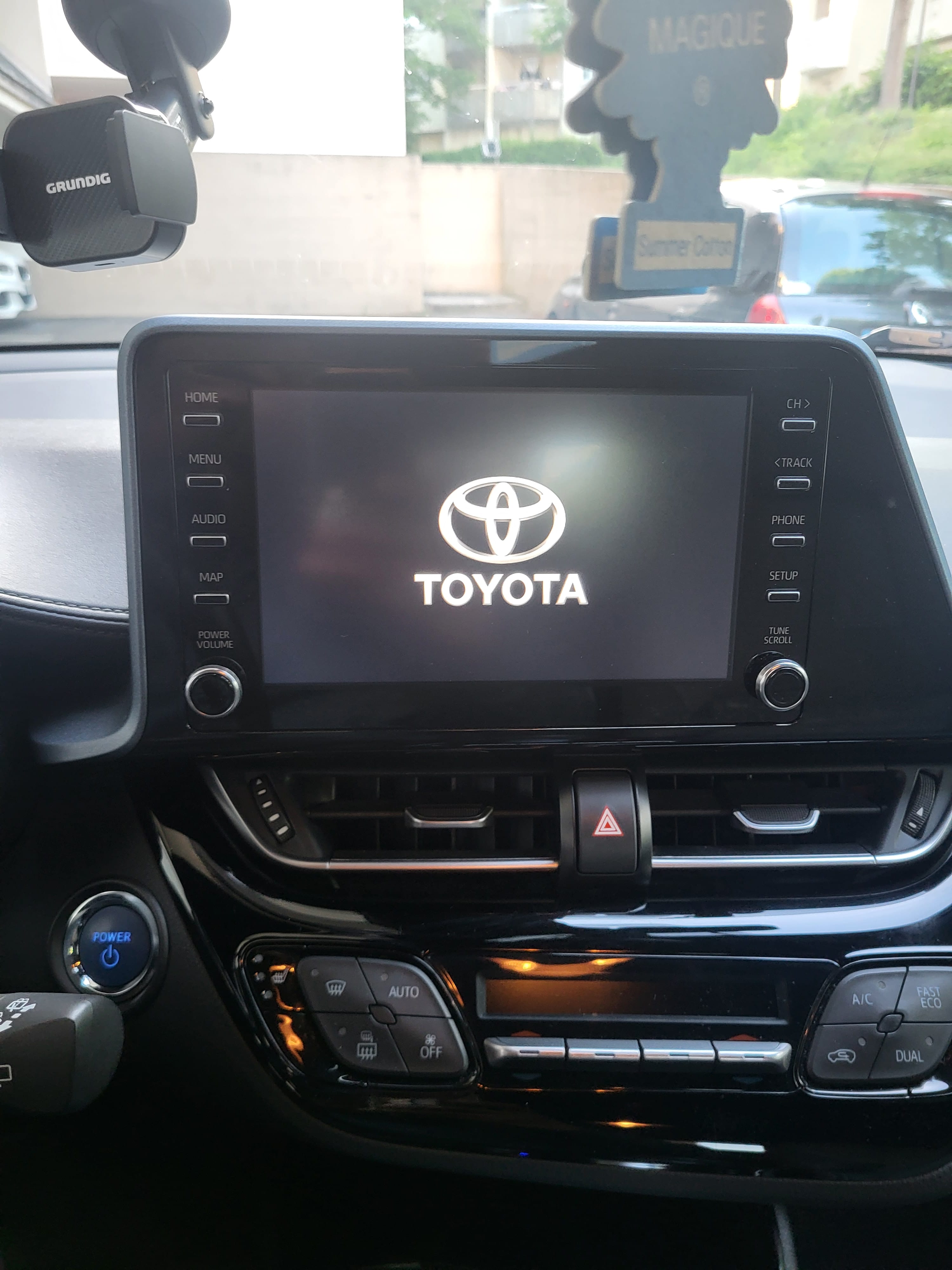 Toyota C-HR Hybrid avec Dashcam
