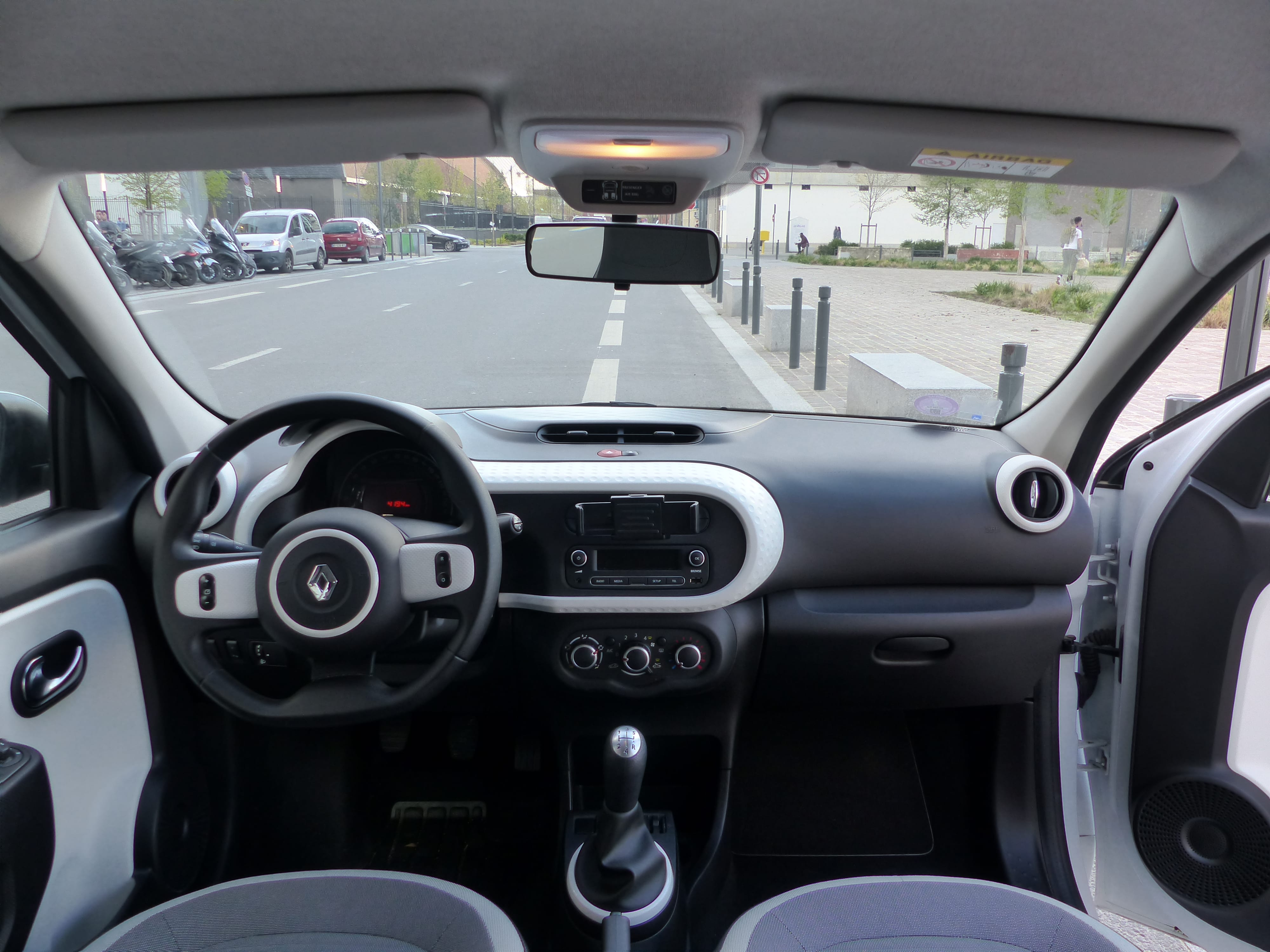Renault Twingo EW919BV avec Entrée audio / iPod
