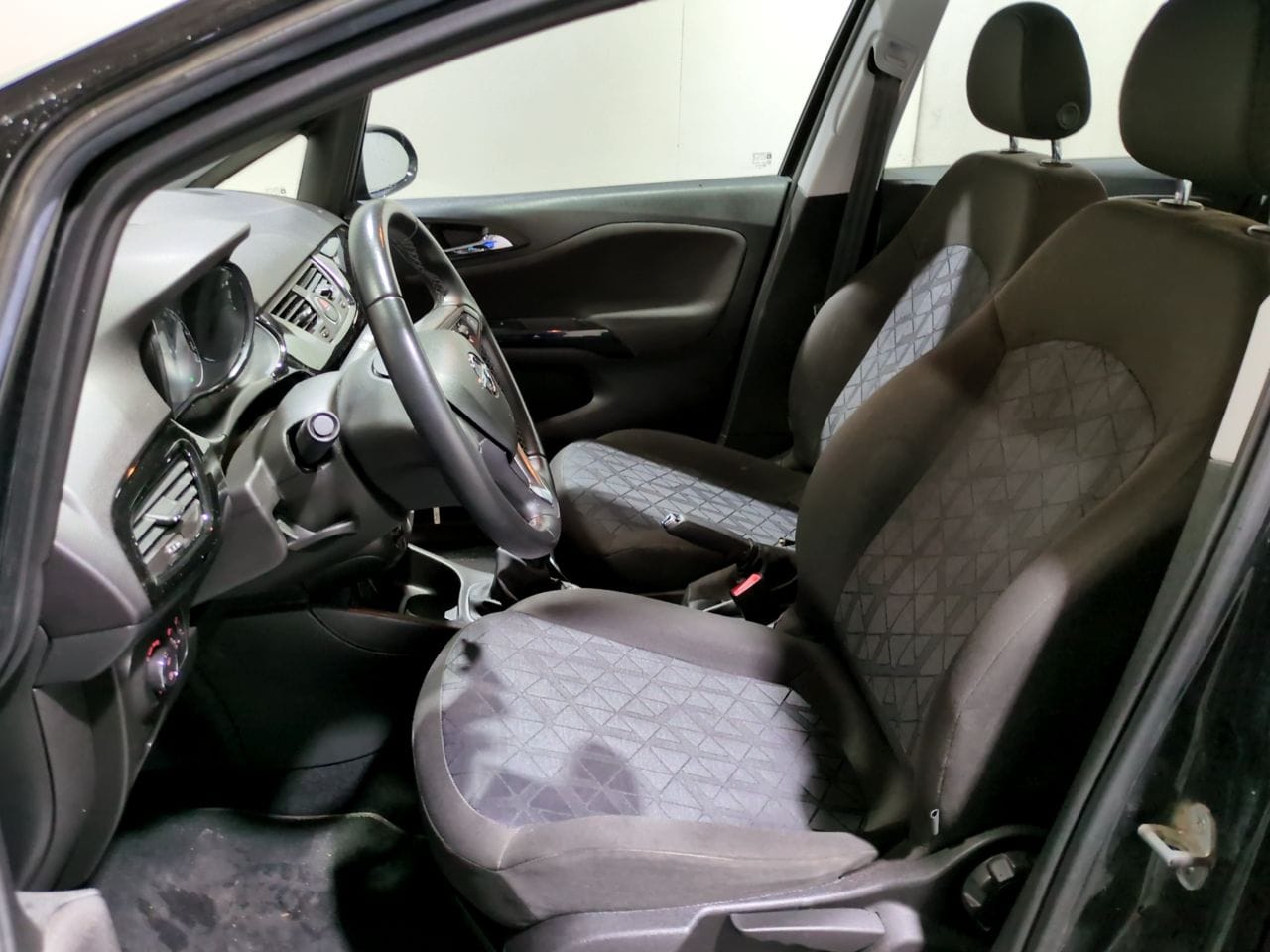 Opel Corsa avec Entrée audio / iPod