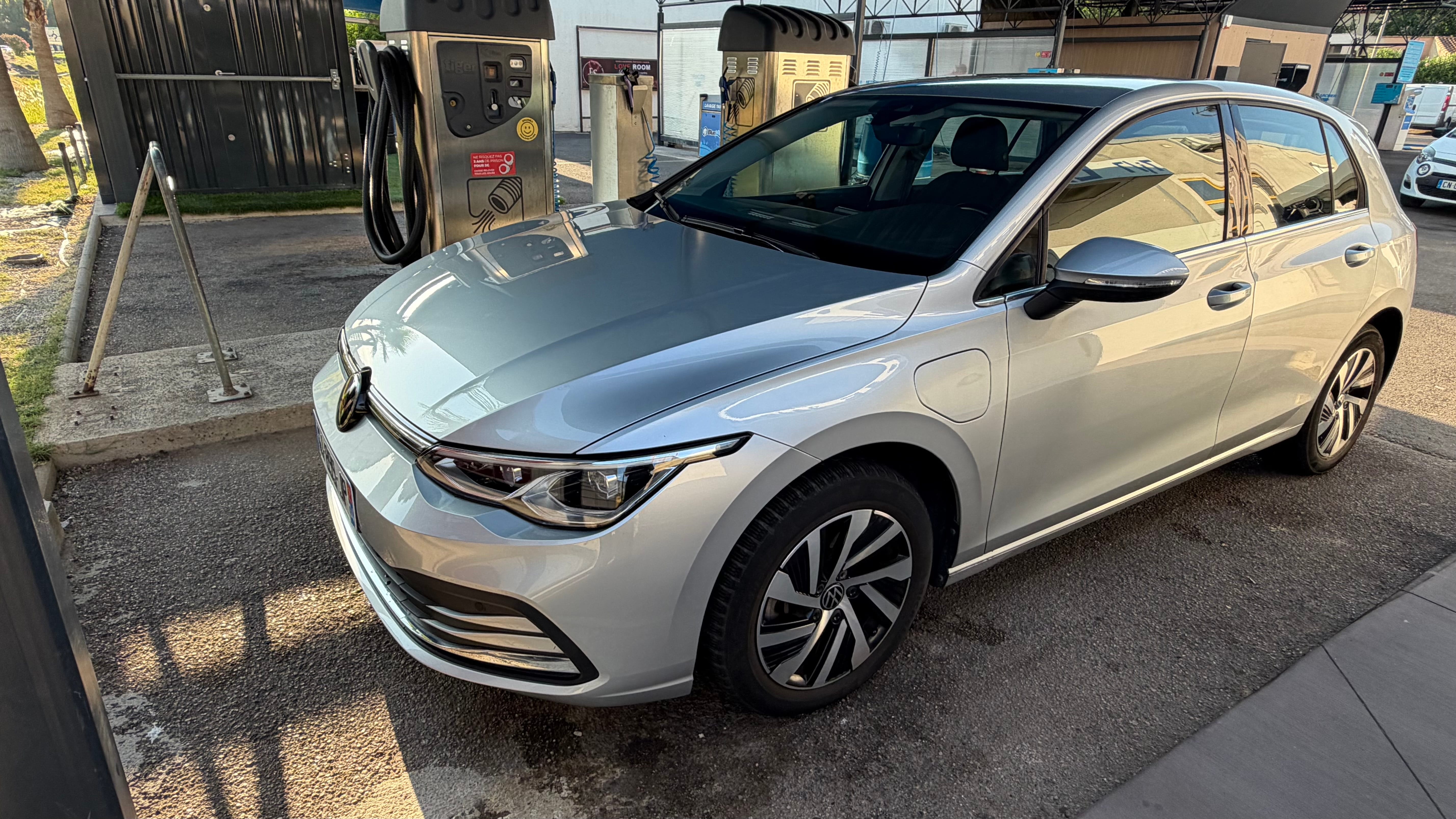 Volkswagen Golf, 2022, Essence 95 / Électrique (hybride), automatique